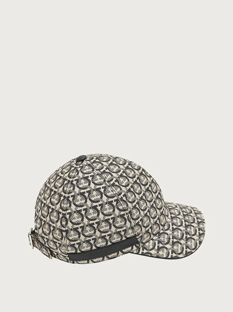 FERRAGAMO GANCINI BASEBALL CAP outlook