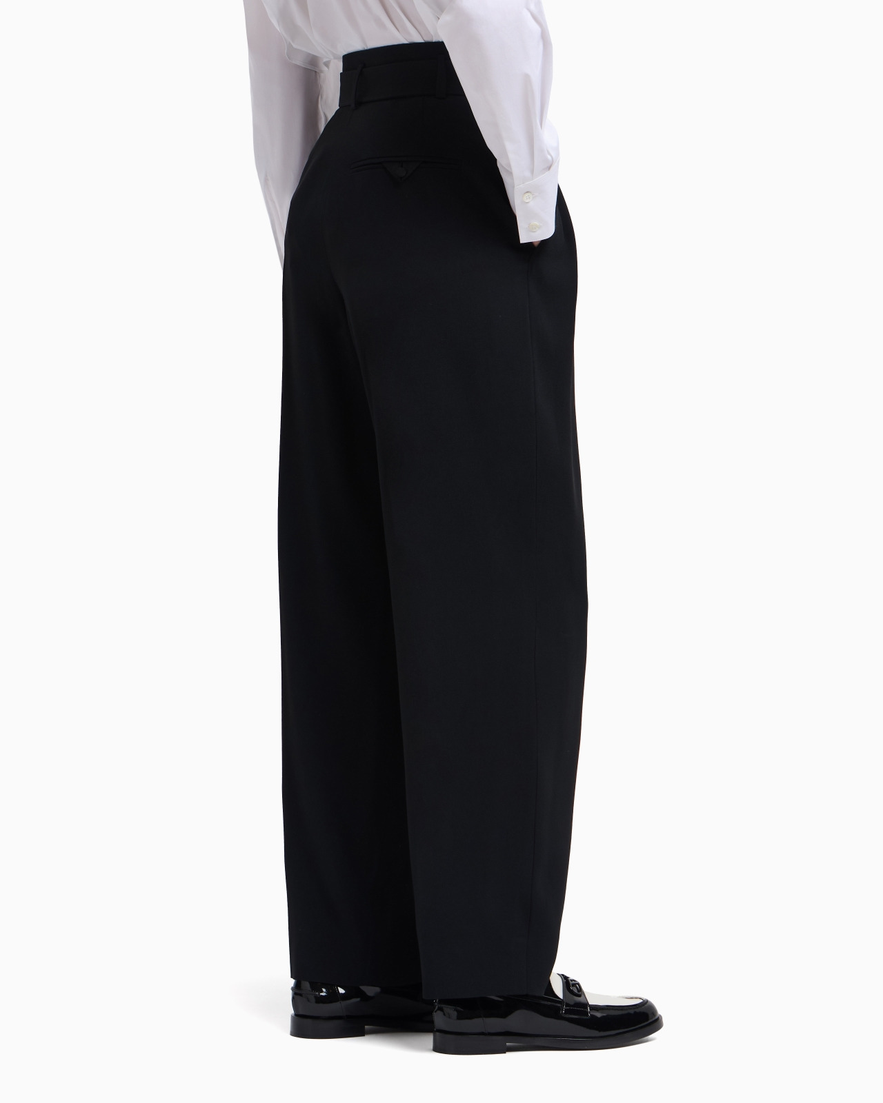 ENVERS SATIN TROUSERS WITH PLEATS AND BELT - 3