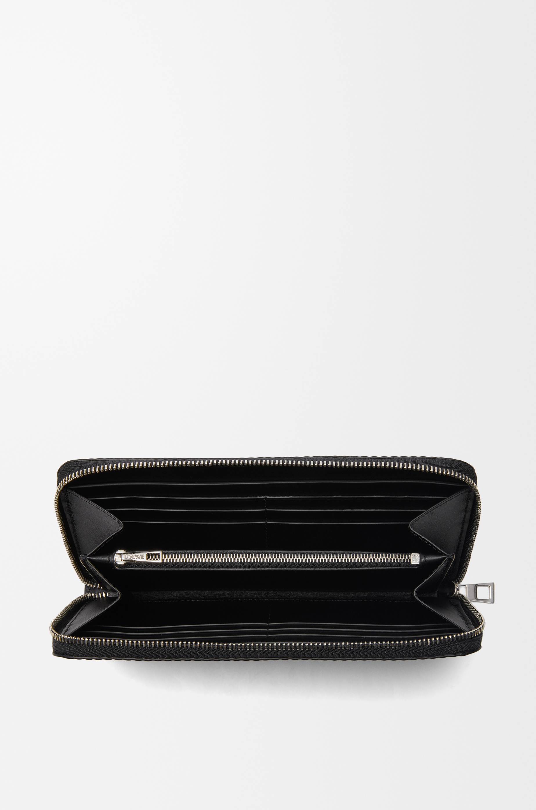 Zip around wallet in textured classic calfskin - 4