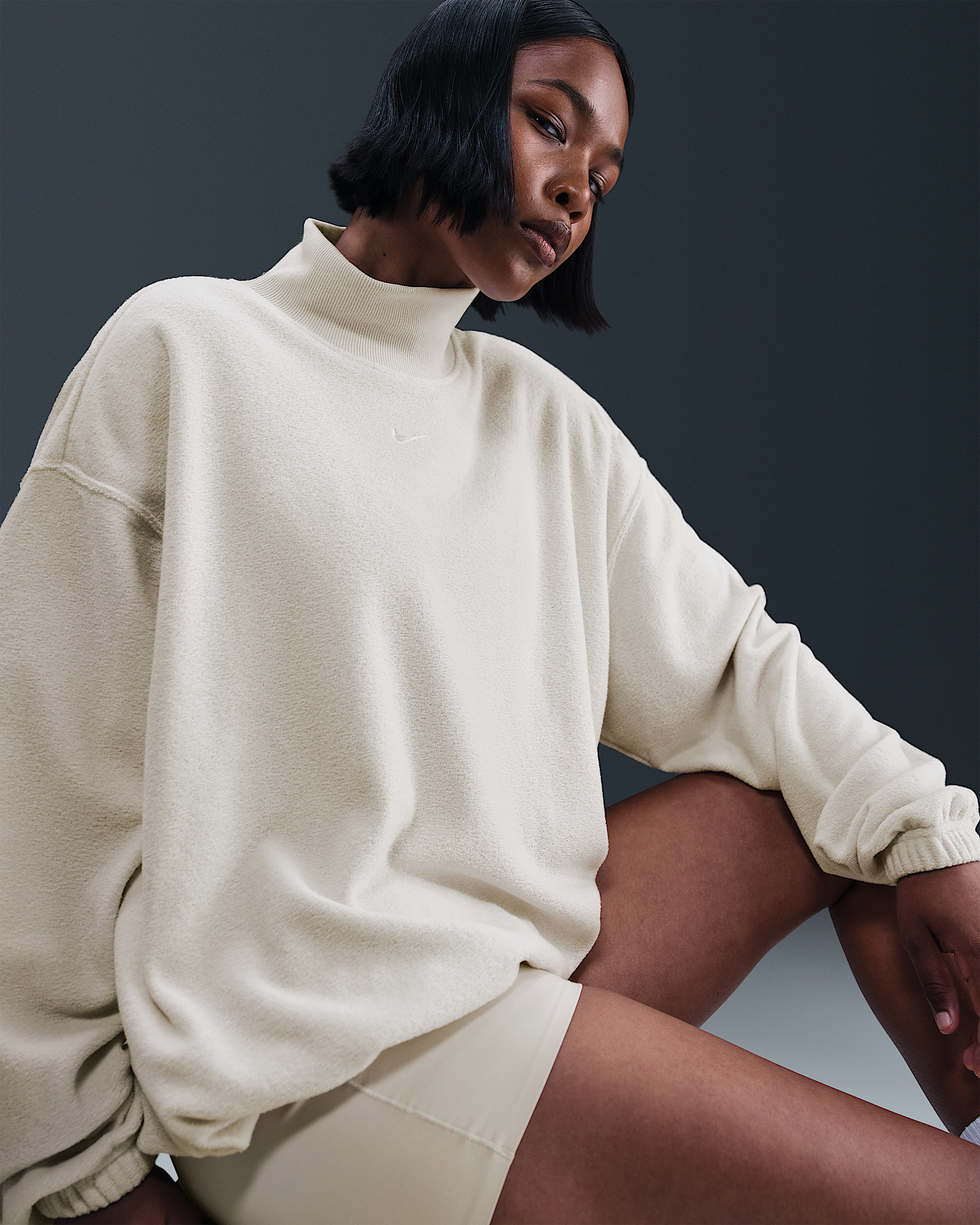 Nike Sportswear Phoenix Plush Women's Cozy Fleece Oversized Mock-Neck Top - 3