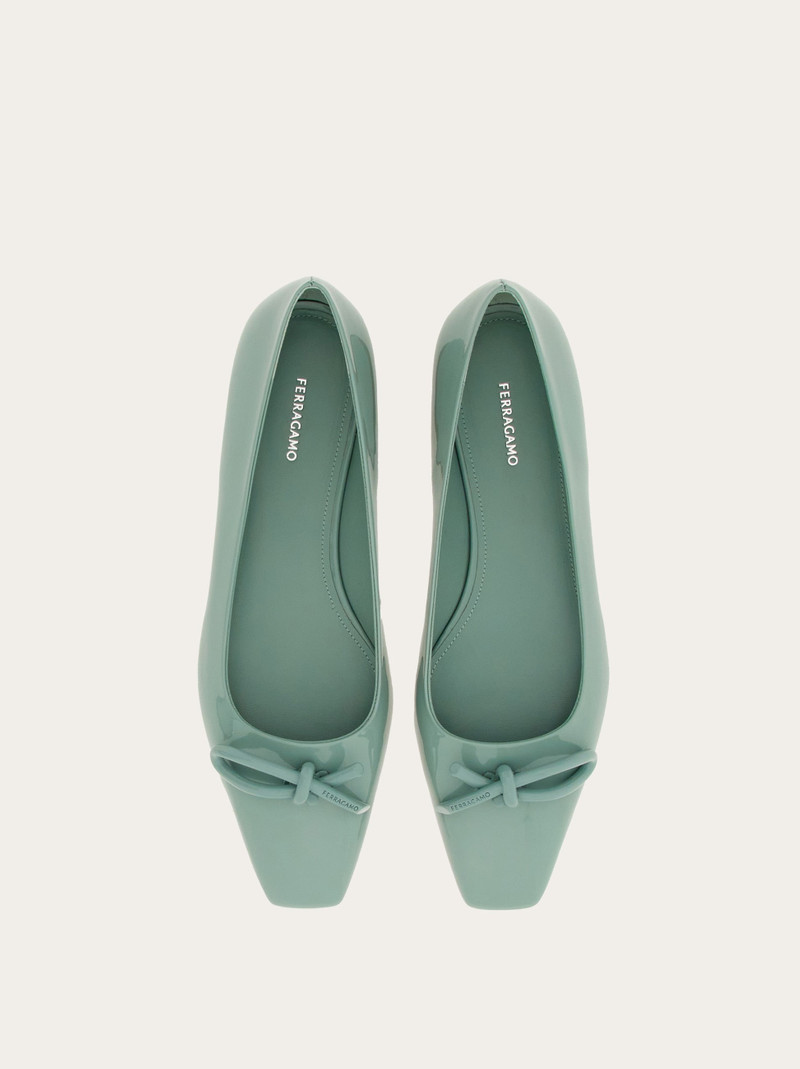 Ballet flat with asymmetric bow 2