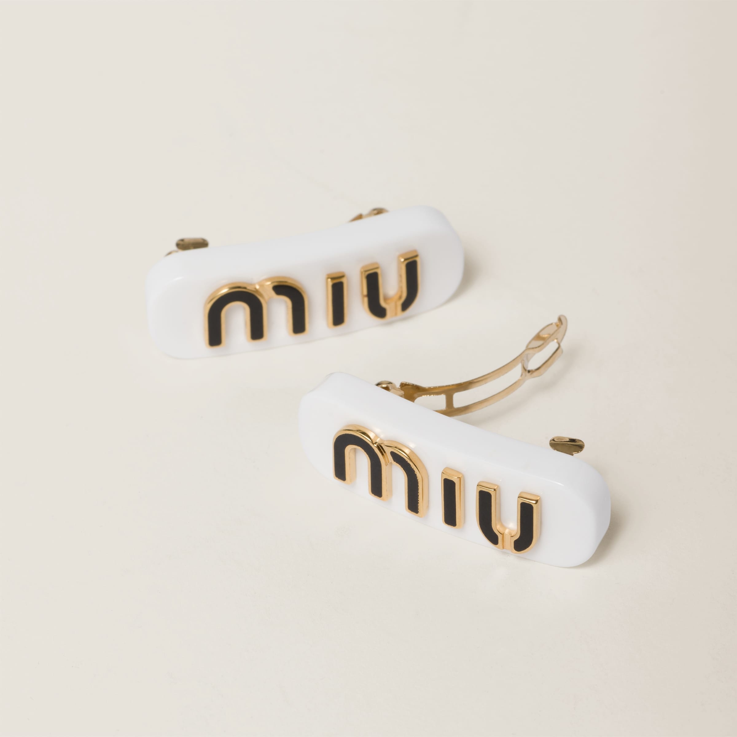 Plexiglas and metal hair clips - 3