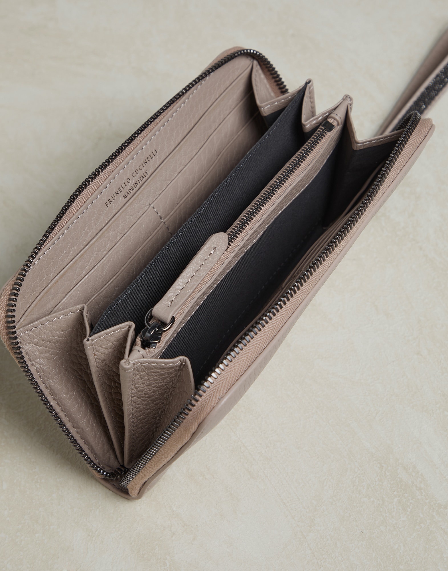 Texture calfskin wallet with precious zipper pull - 5