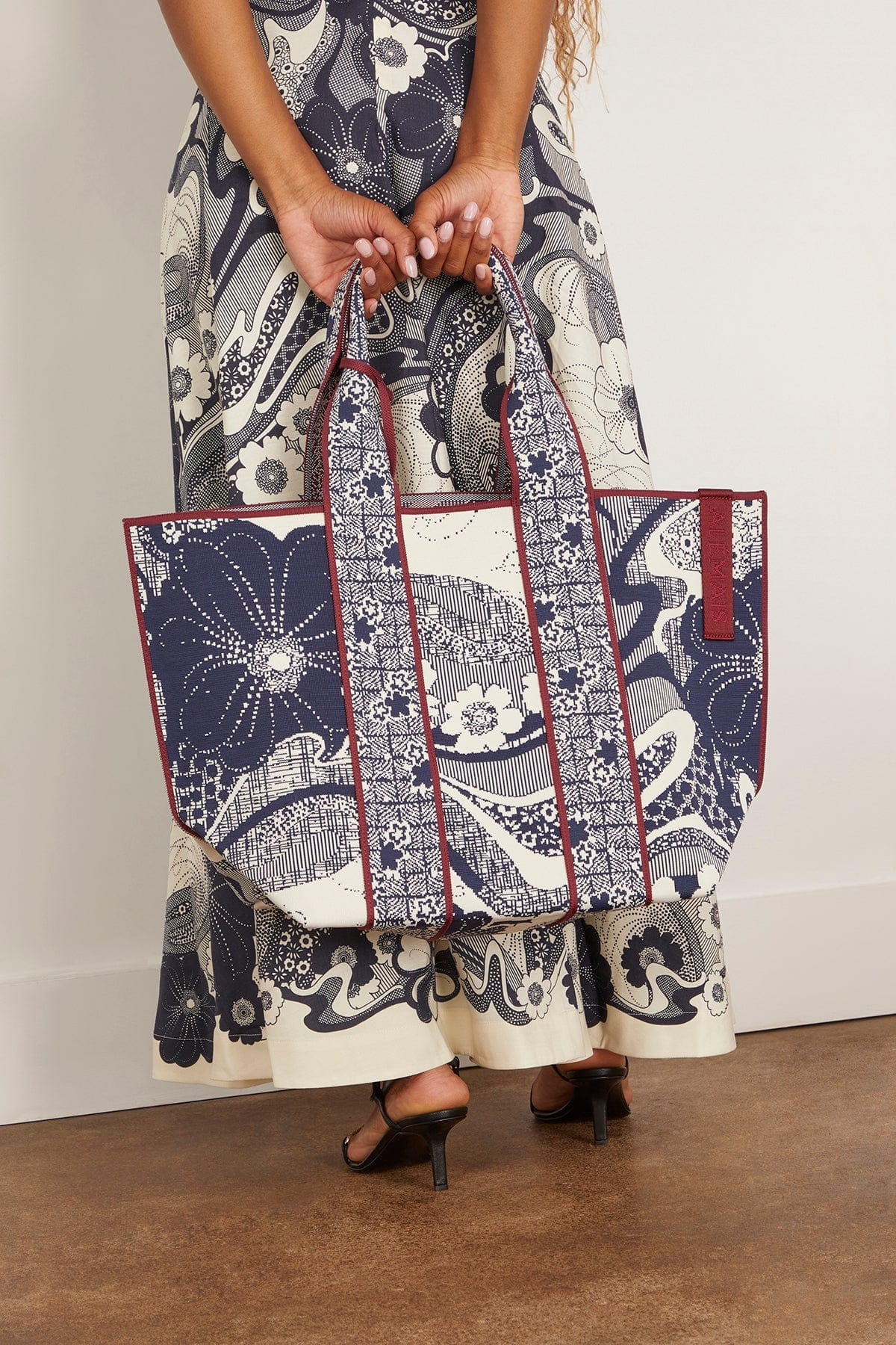 Mickey Jacquard Beach Tote in Navy - 2