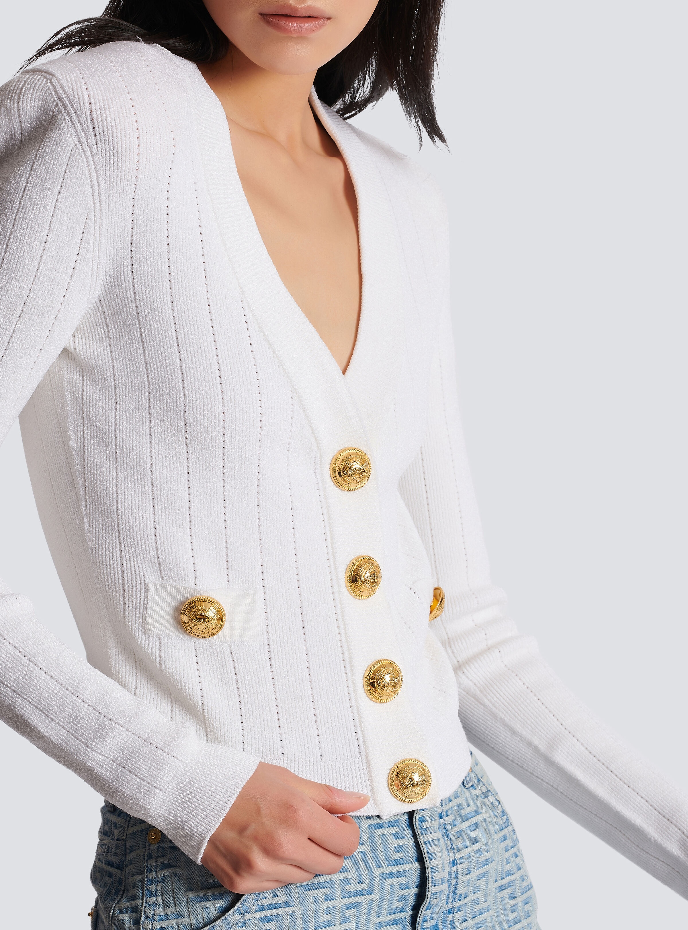 Buttoned cropped knitted cardigan - 7