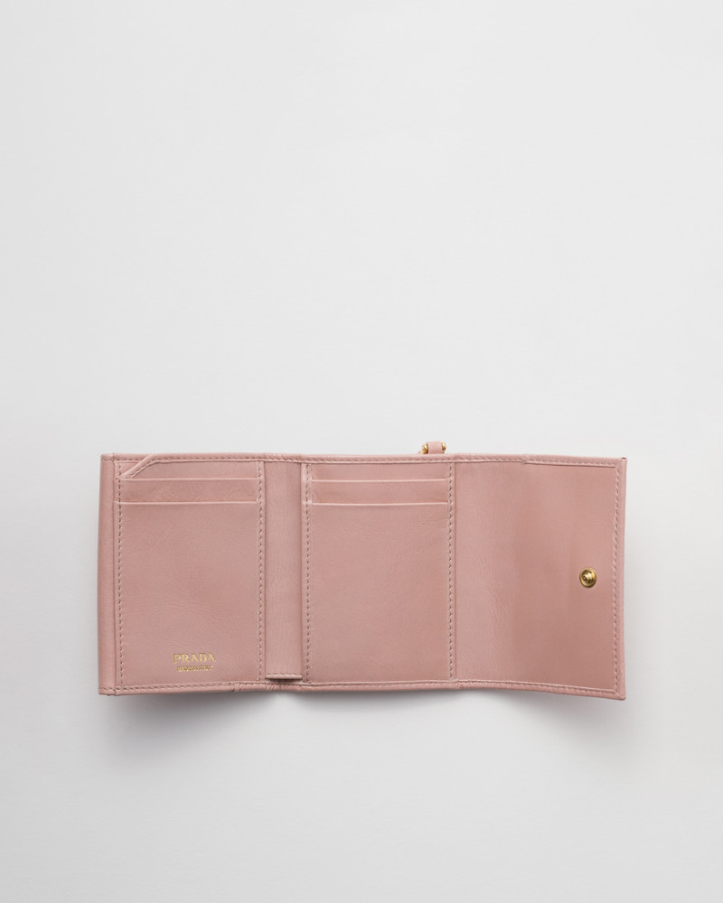 Prada Small leather wallet outlook