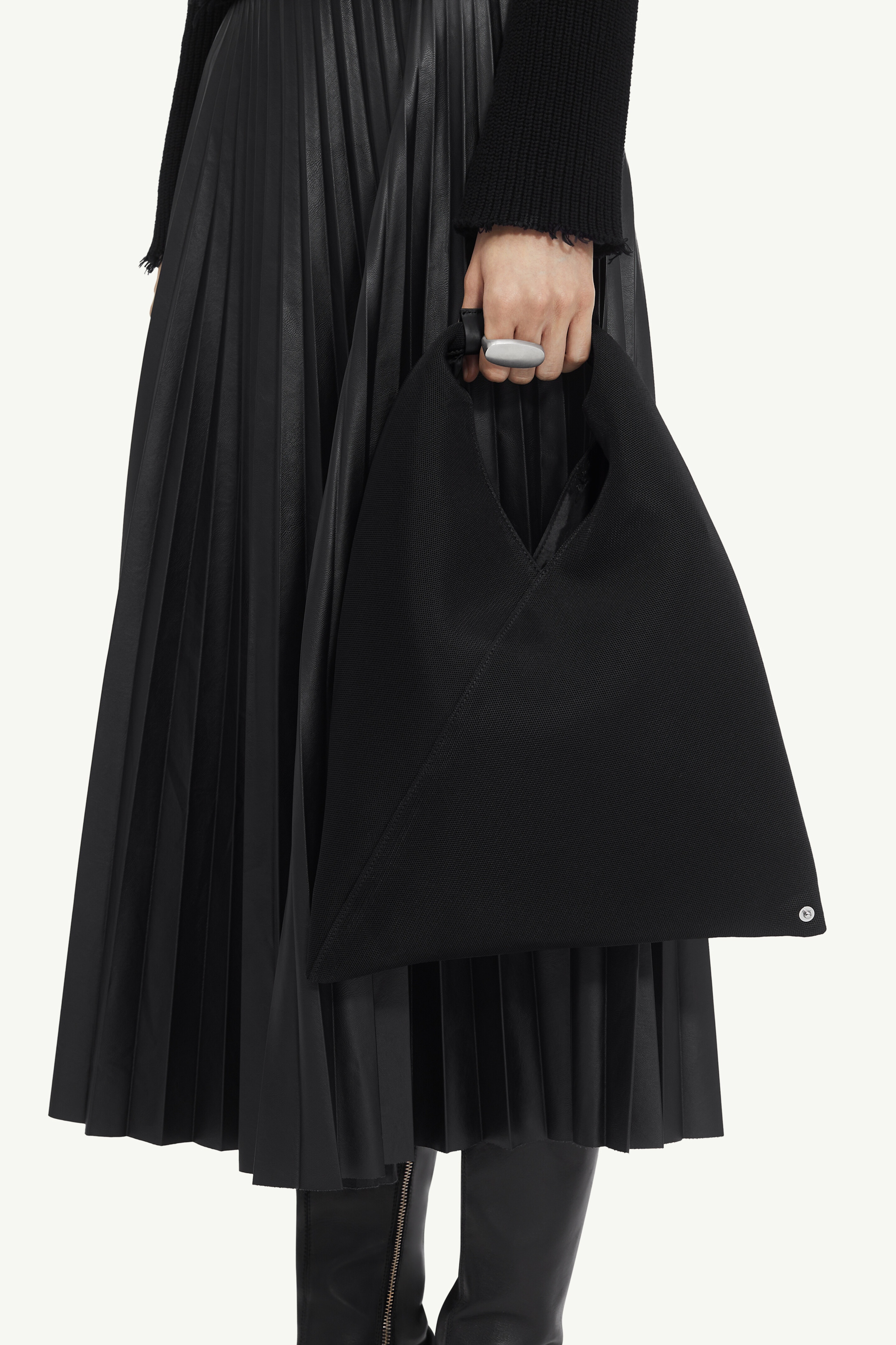 【送料関税込み】MM6 Maison Margiela Japanese ClassicMedium MM6 Maison Margiela - CLASSIC JAPANESE HANDBAG | HBX