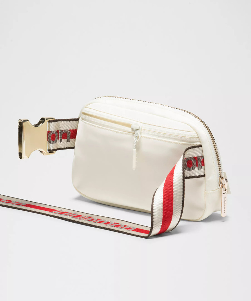 Everywhere Belt Bag 1L *Striped Wordmark 4