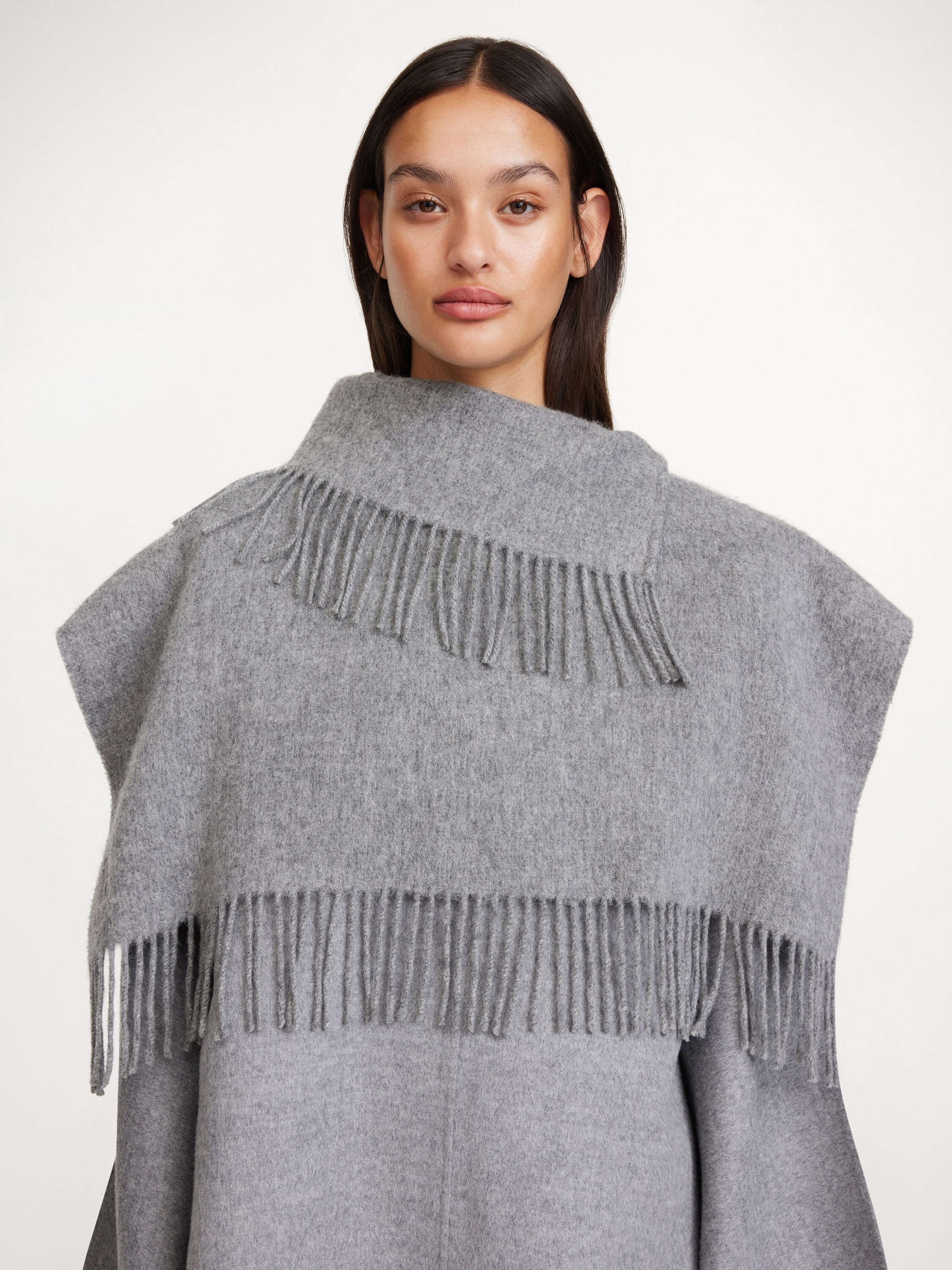 Turtla wool fringe bib - 2