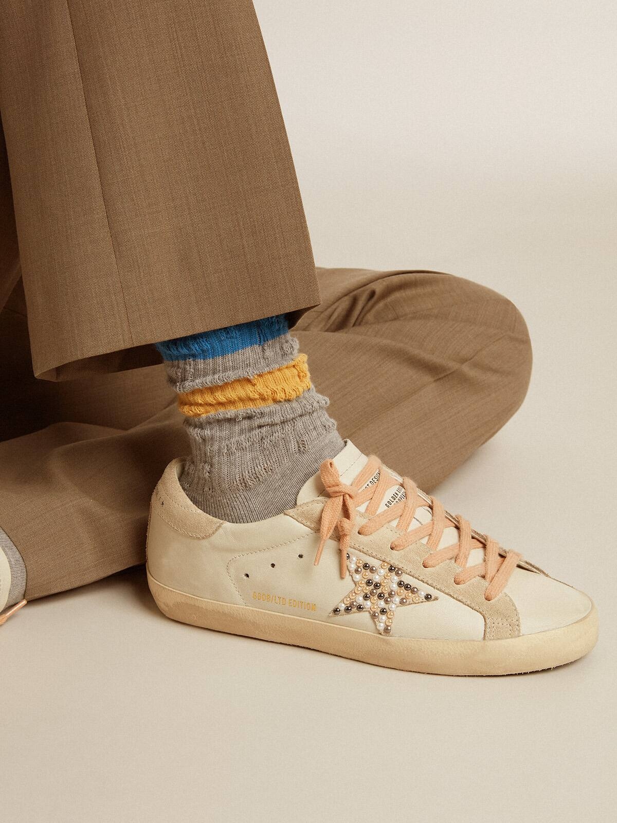 Gray socks with distressed details and two-tone stripes - 3