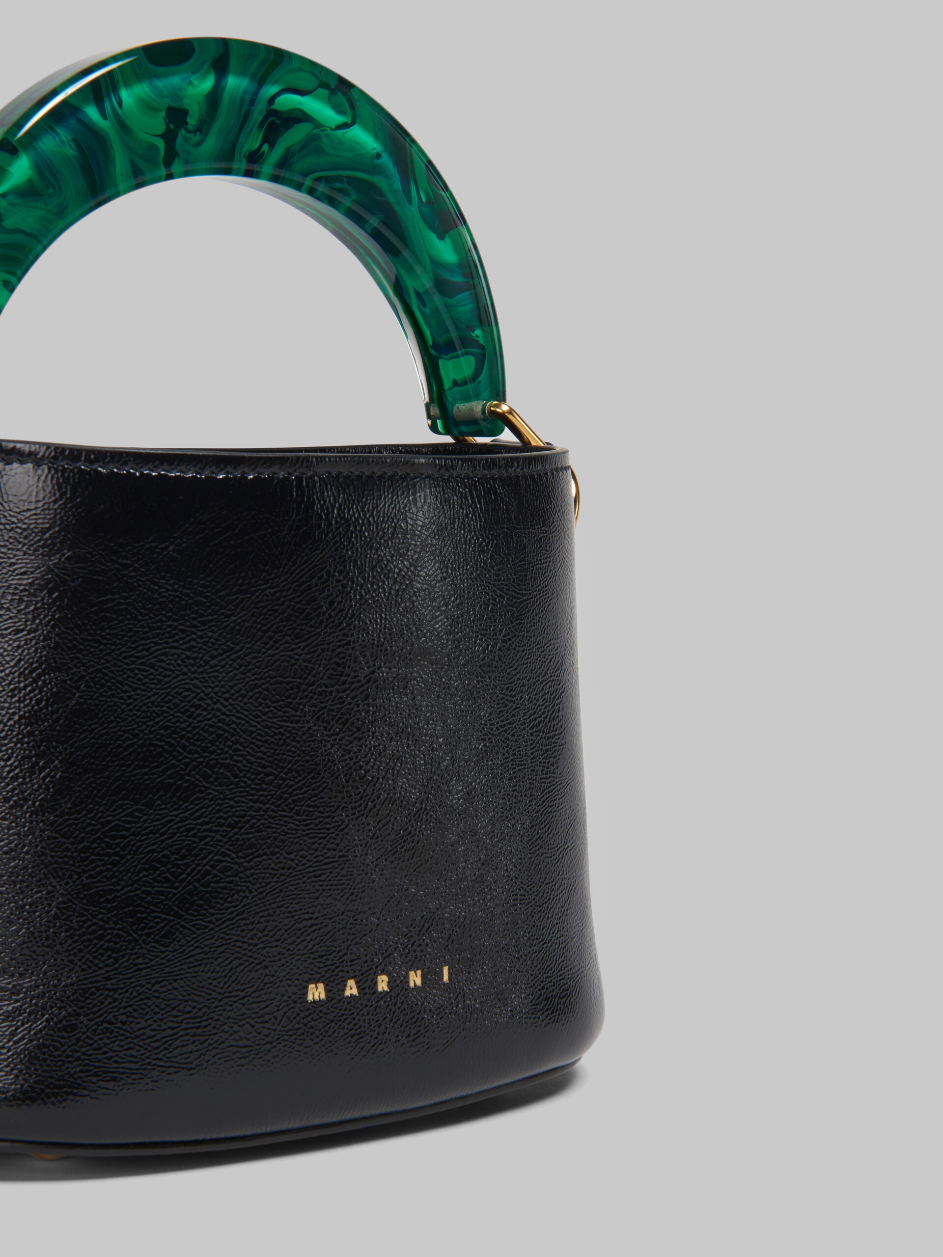 VENICE MINI BUCKET BAG IN BLACK PATENT LEATHER - 5