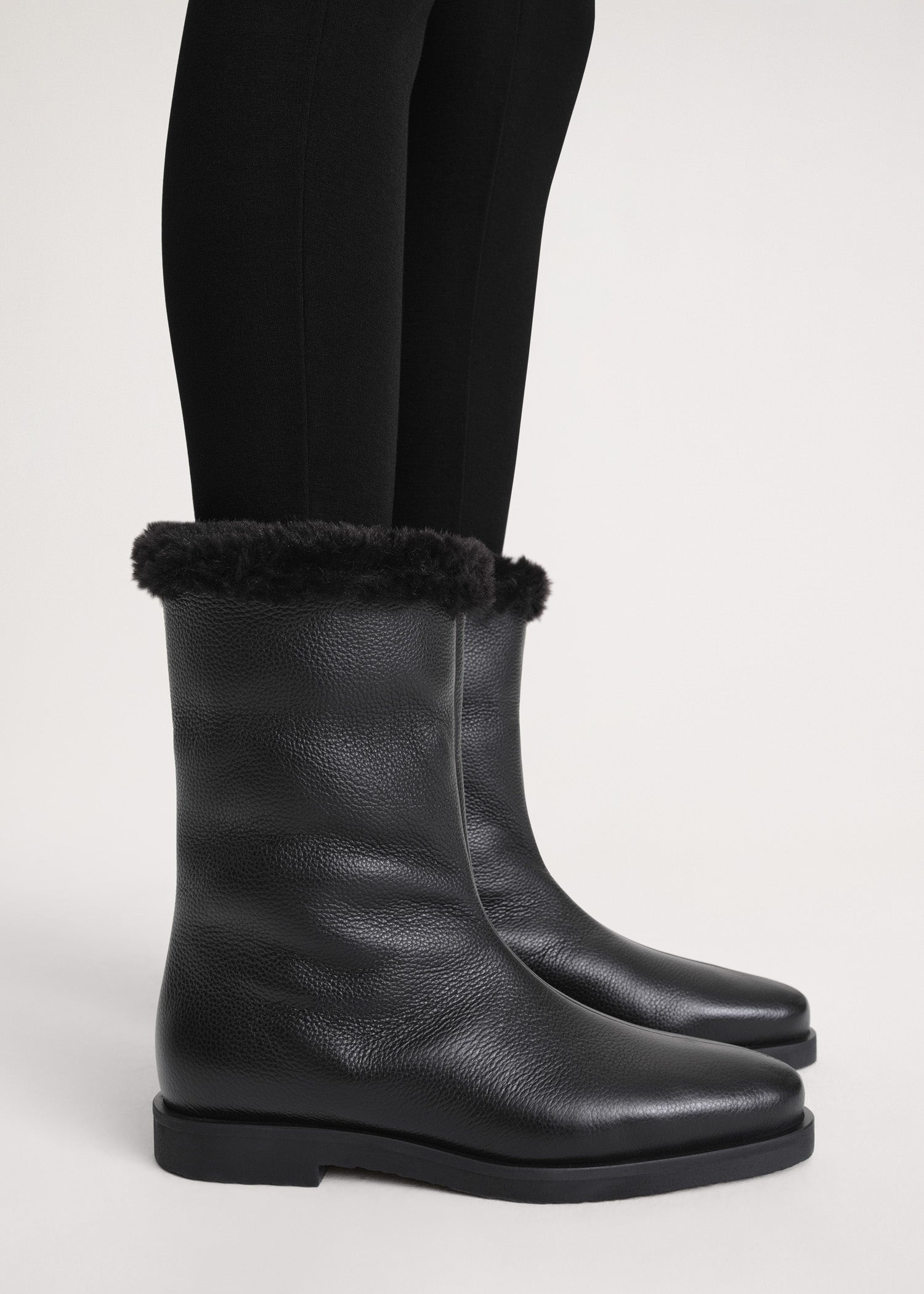 The Off-Duty Boot black - 3