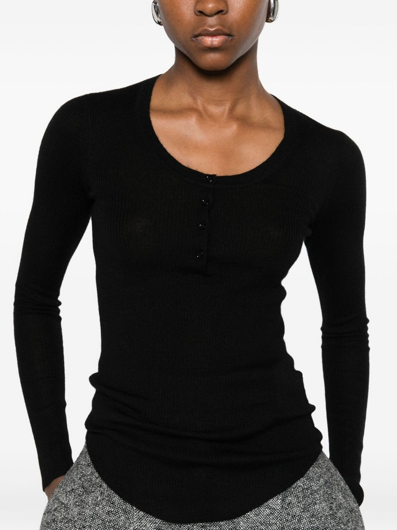 button-fastening knitted top 5