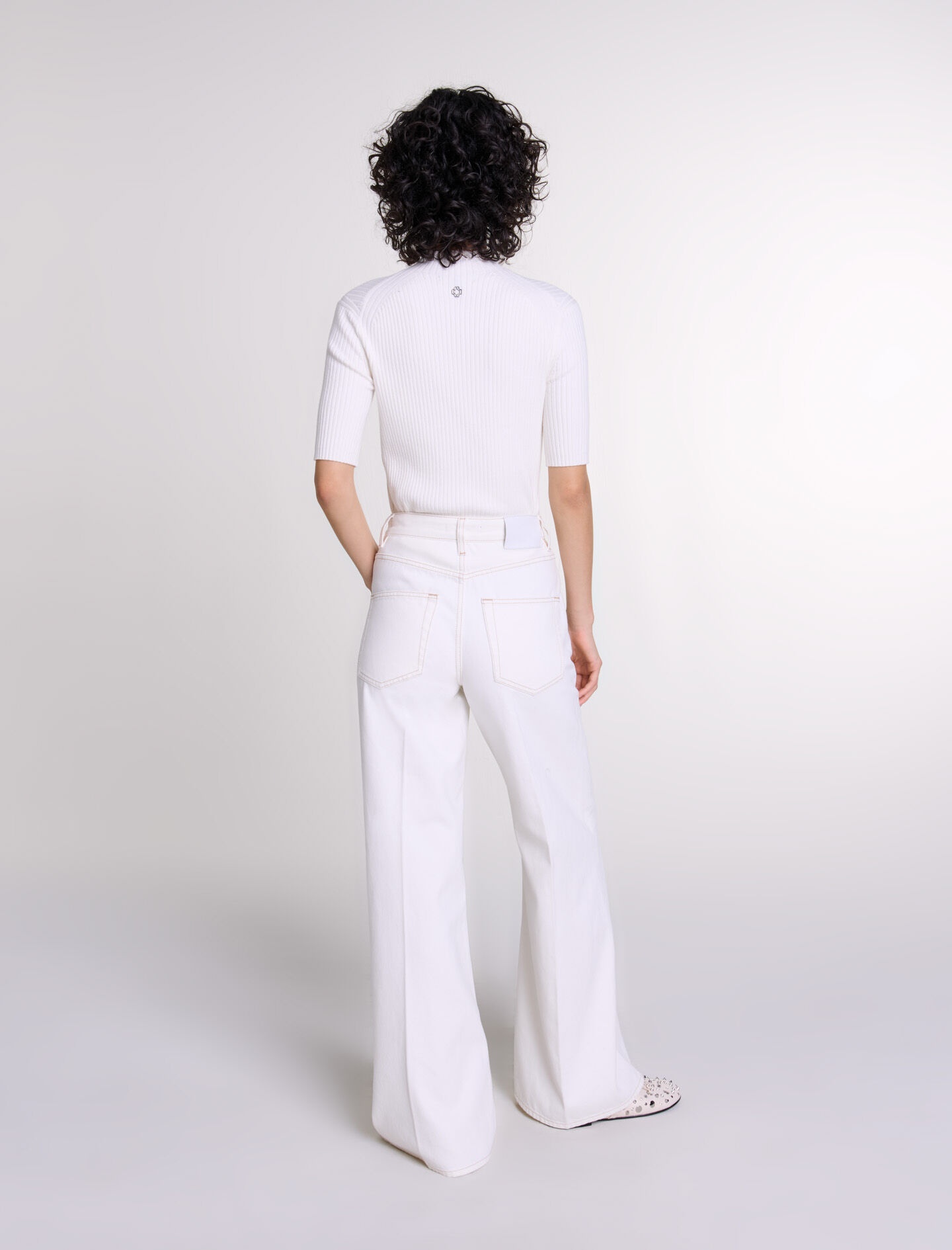 Embroidered high-waisted jeans - 4