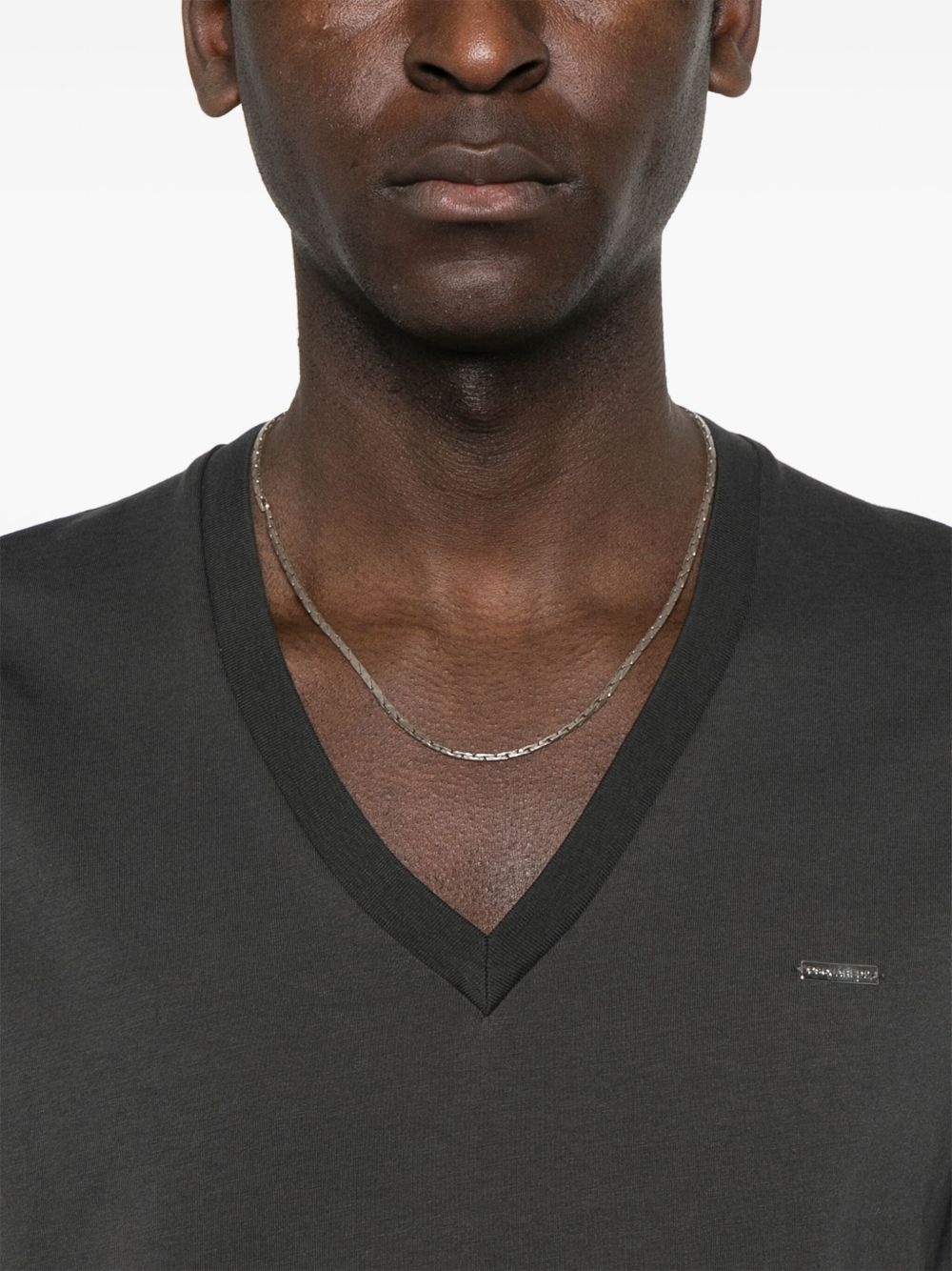 V-neck T-shirt - 4