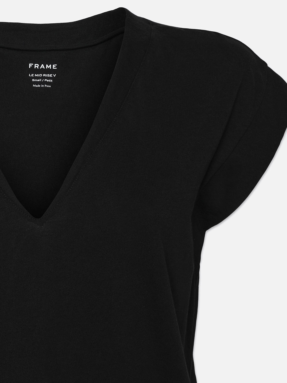 Le Mid Rise V Neck Tee in Noir - 2