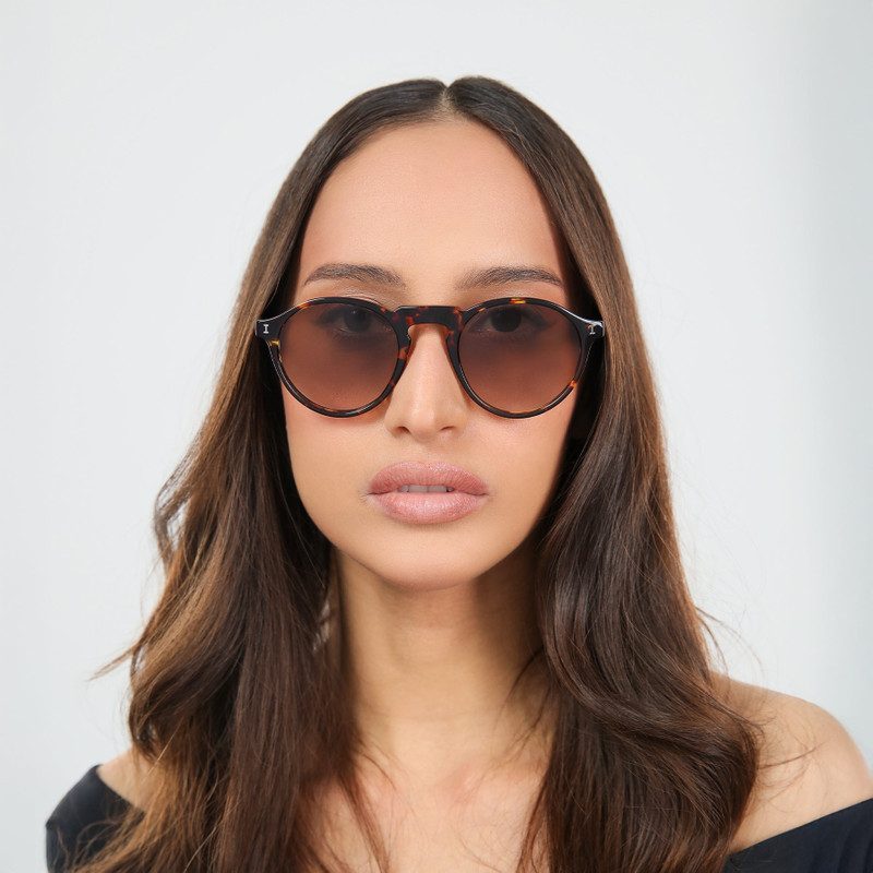 illesteva Capri Sunglasses outlook