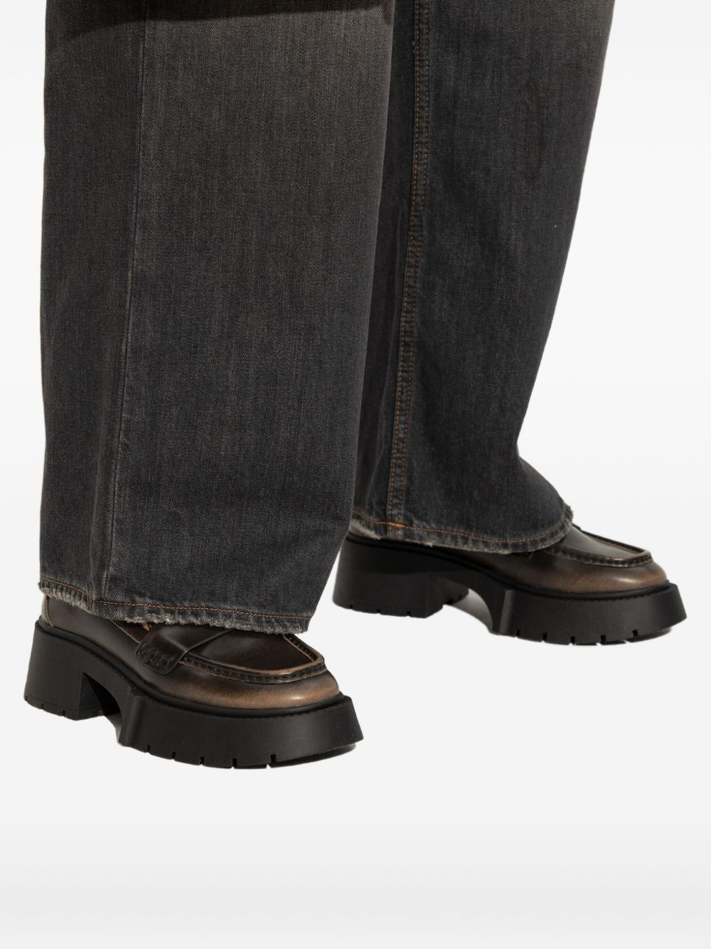 Leah logo-plaque loafers - 5