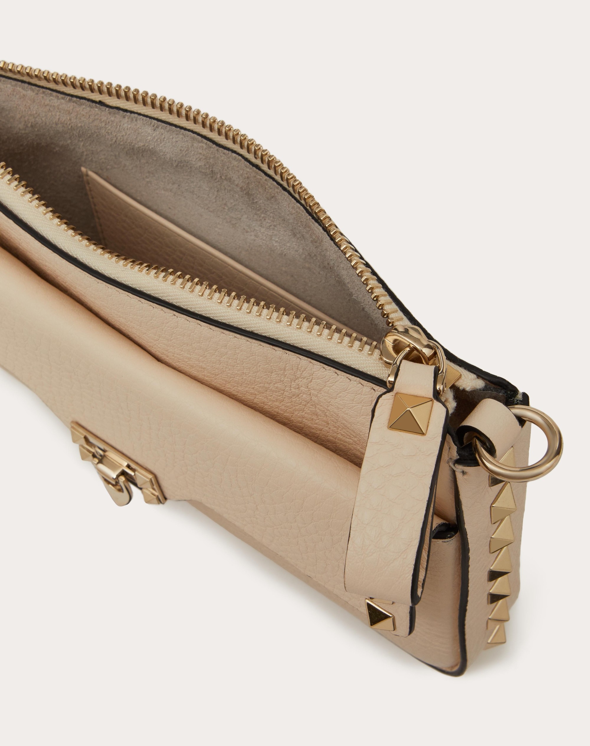 GRAINY CALFSKIN POUCH WITH ROCKSTUD CHAIN - 6