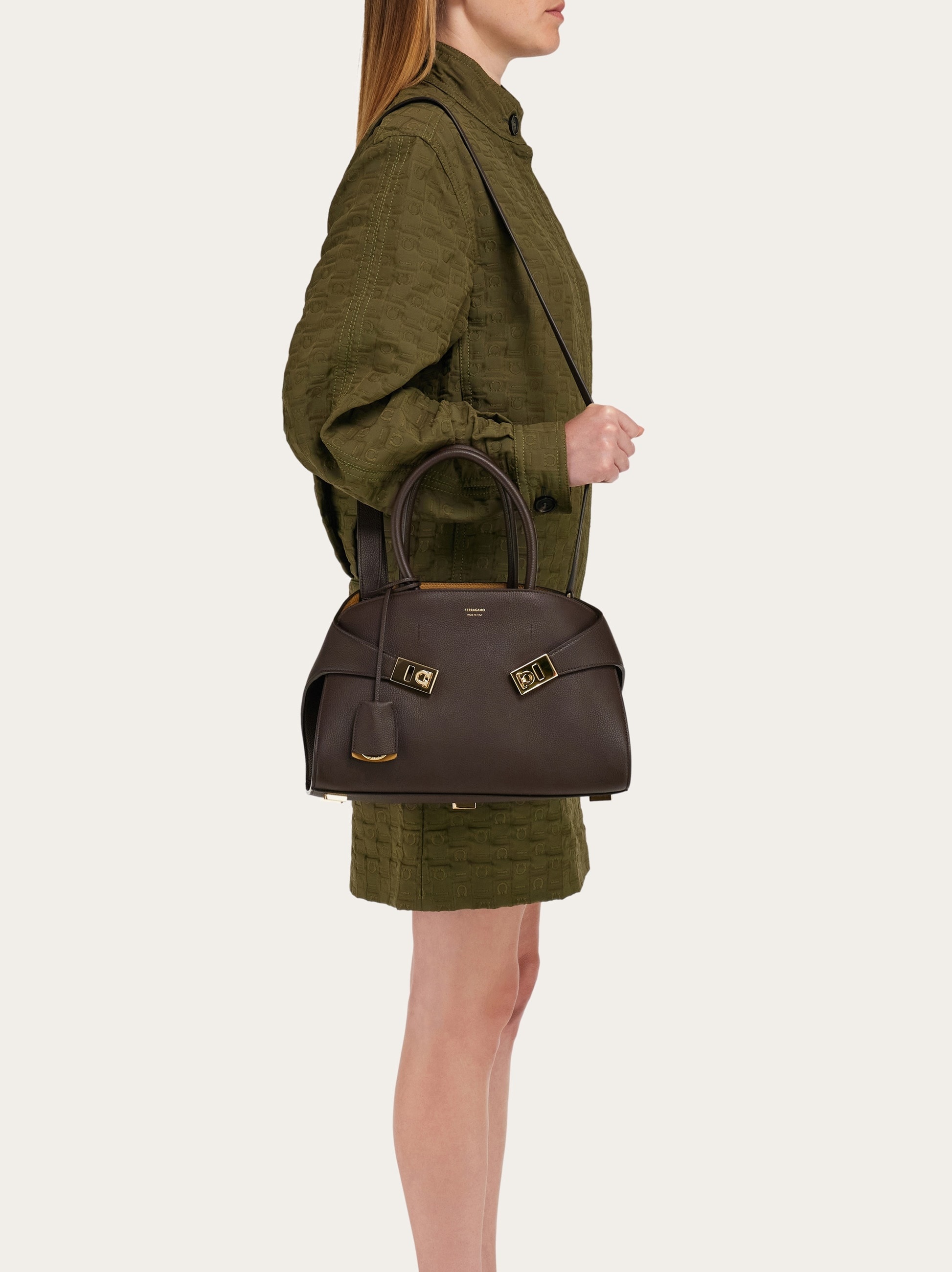 Hug bicolor handbag (S) - 3