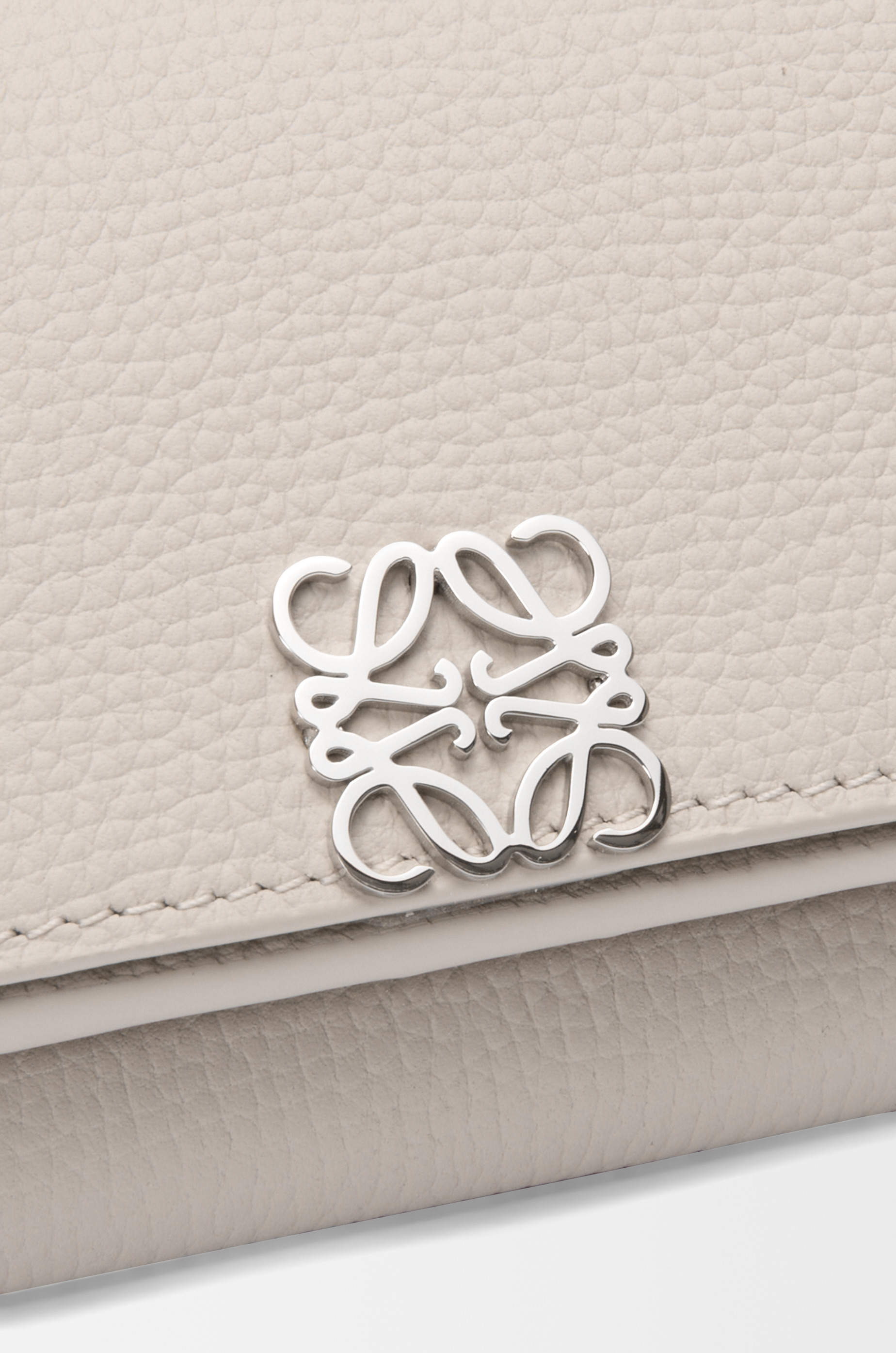 Anagram trifold wallet in pebble grained calfskin - 6