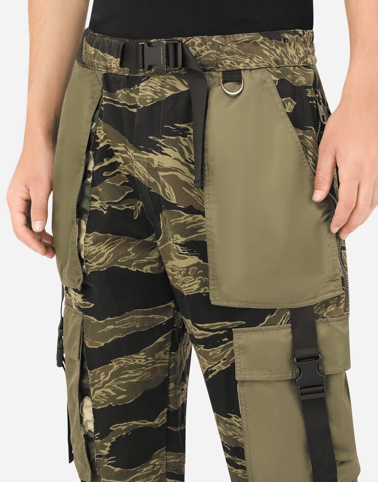 Cotton jogging pants with camouflage print - 4