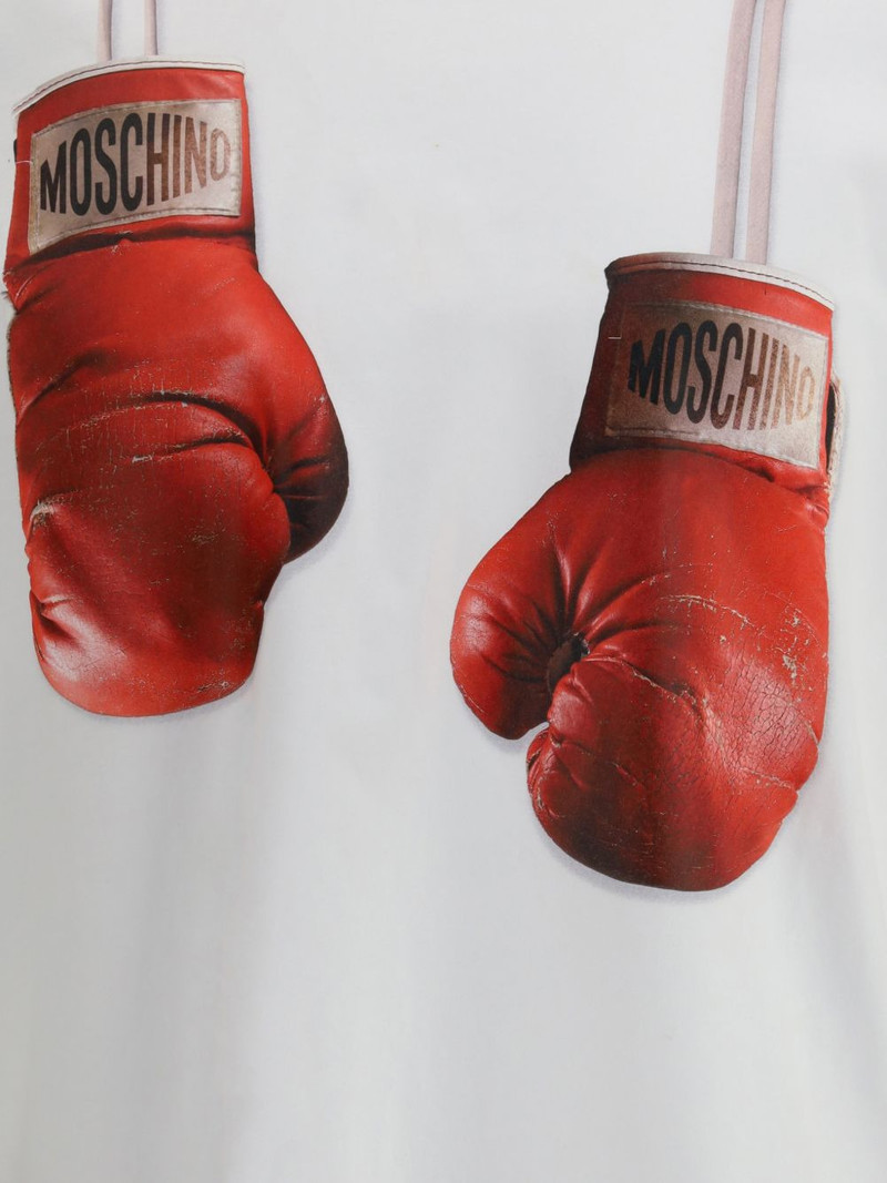 Moschino boxing gloves-graphic T-shirt outlook