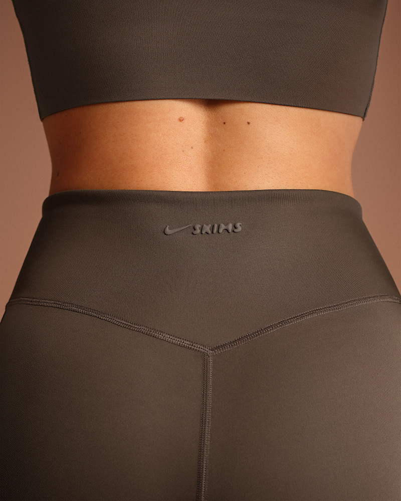 NikeSKIMS Matte Women's High-Waisted 3" Boyshorts 6