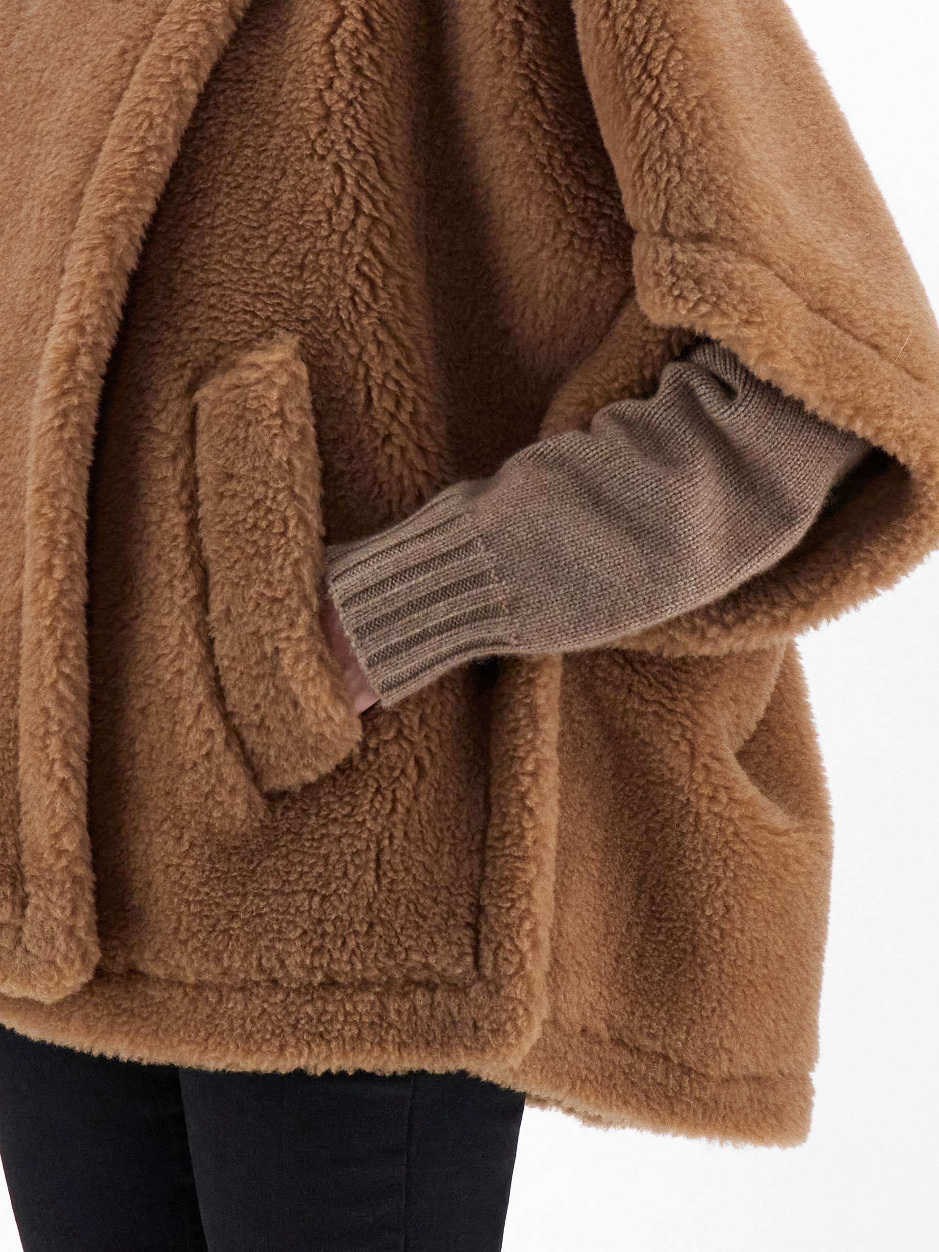 TEBE Cape in Teddy fabric - 5