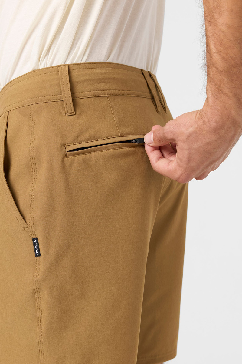 Reserve Solid 17" Hybrid Shorts 5
