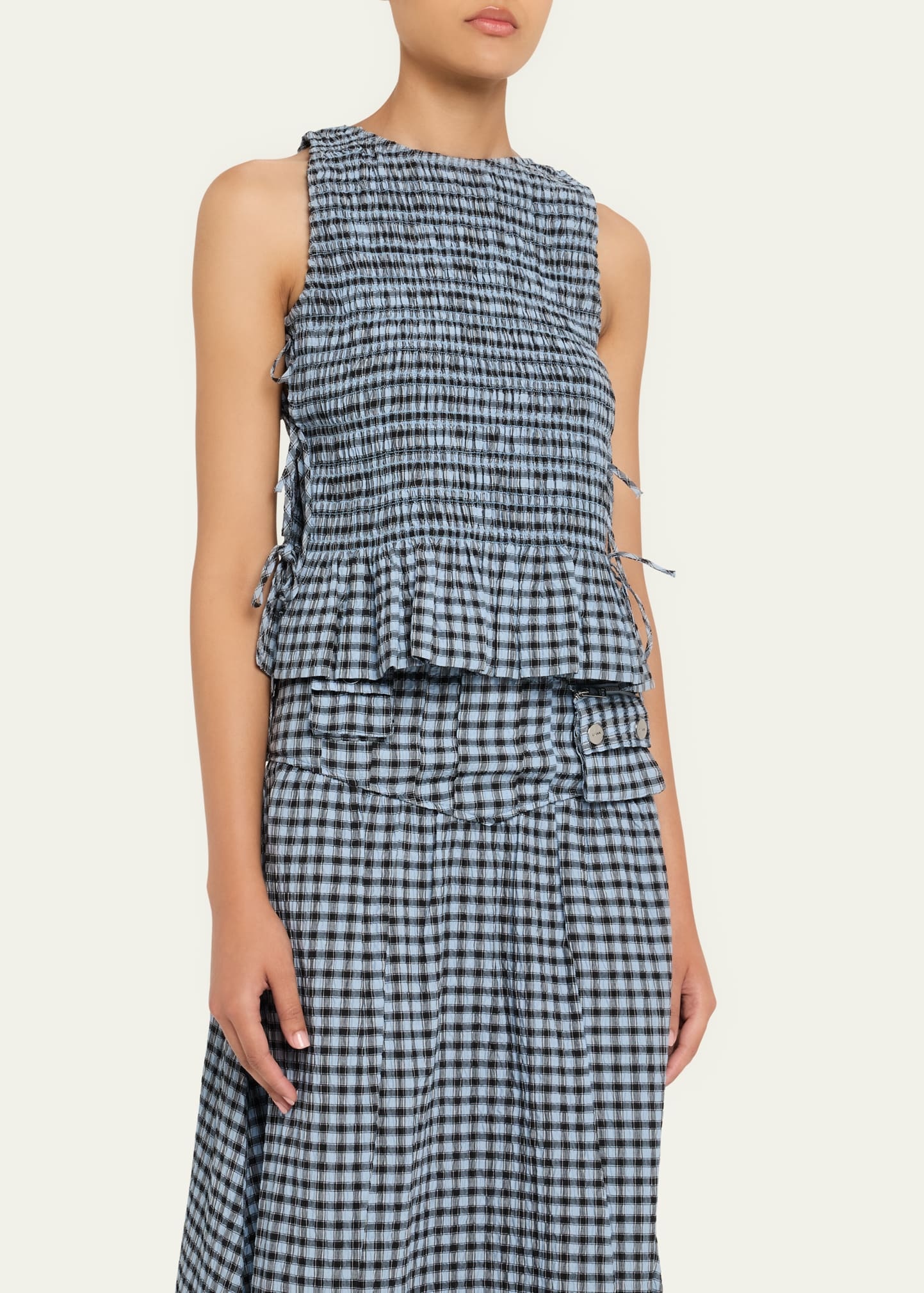 【Ganni】チェック seersucker peplumトップ Egret Seersucker Check Open-neck Smock Blouse | GANNI US