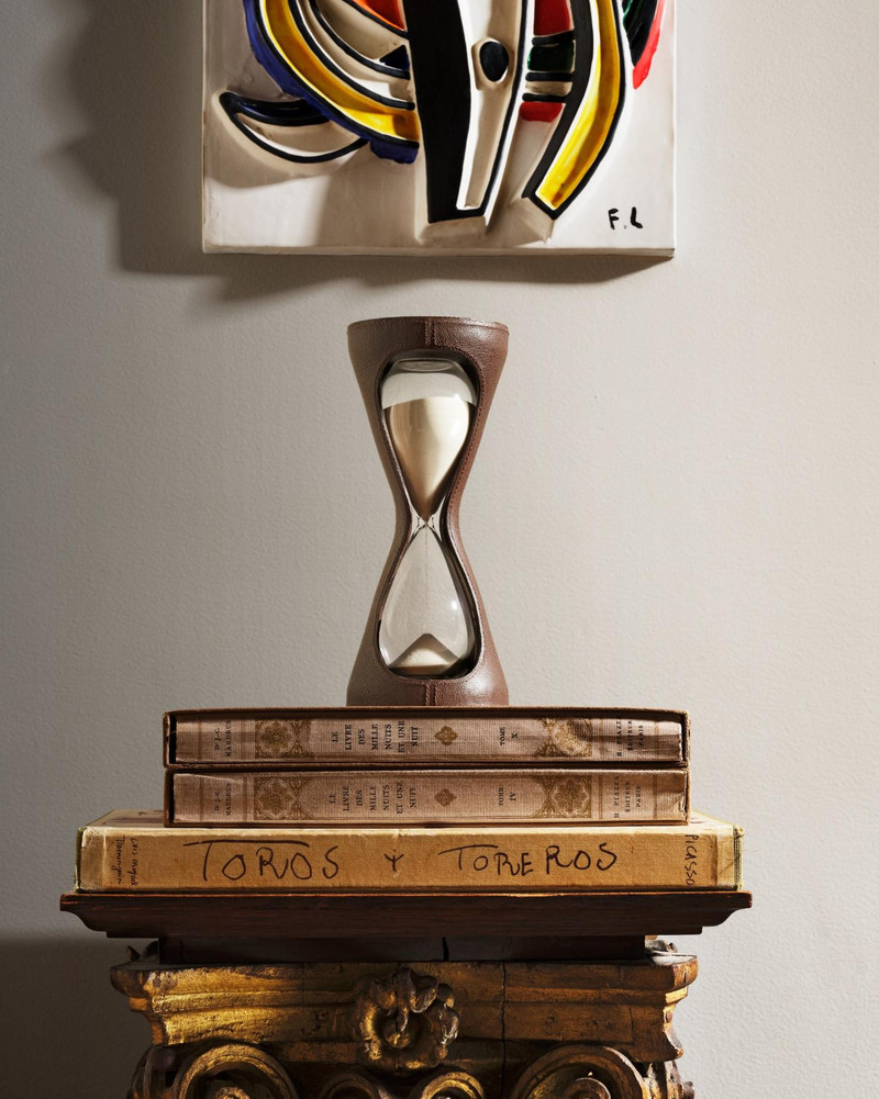 ASSOULINE Mirage Hourglass outlook