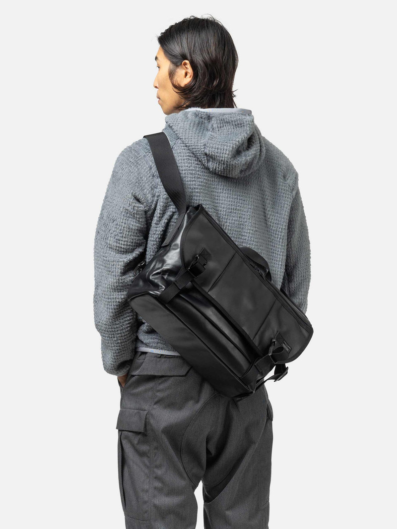 PORTER ALOOF Messenger Bag (L) Black outlook