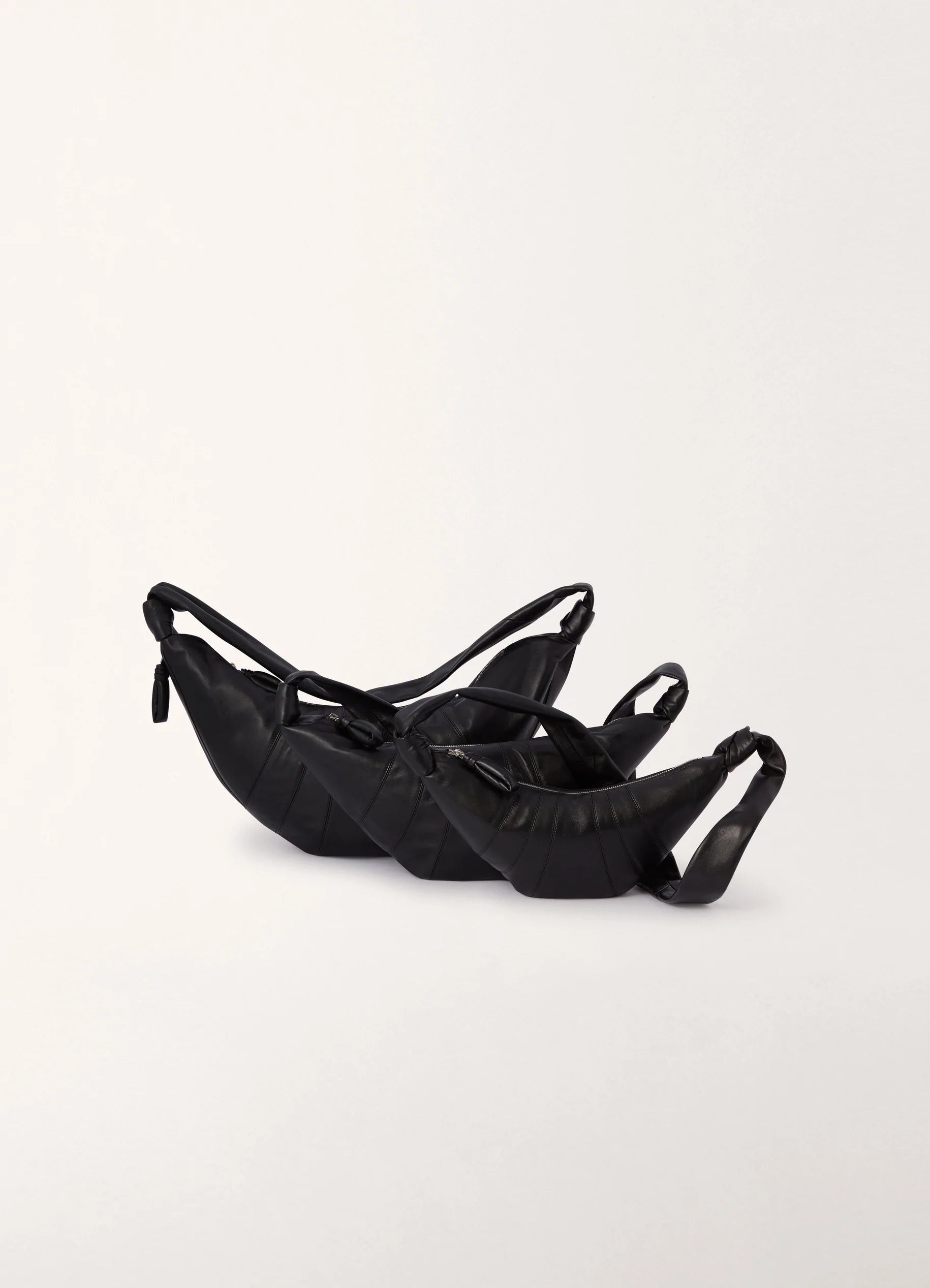 MEDIUM CROISSANT BAG
SOFT NAPPA LEAT - 5