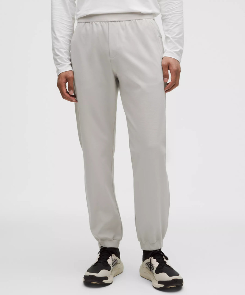 lululemon Sojourn Jogger *Regular outlook