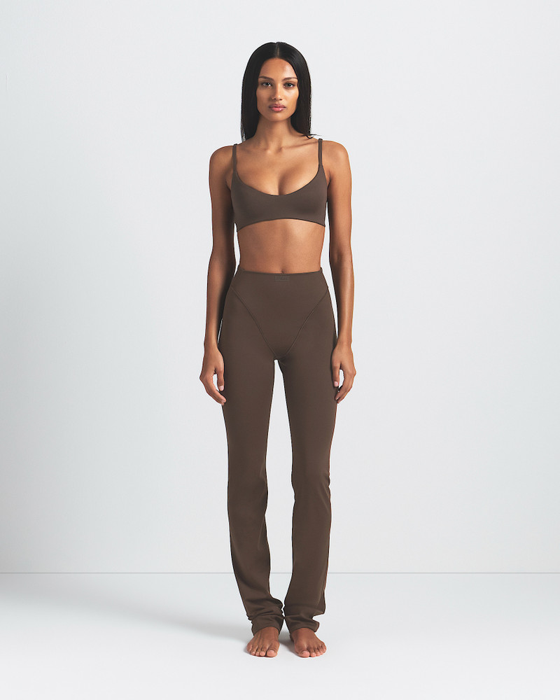 NikeSKIMS Matte Women's High-Waisted V-Panel Straight Leggings 1