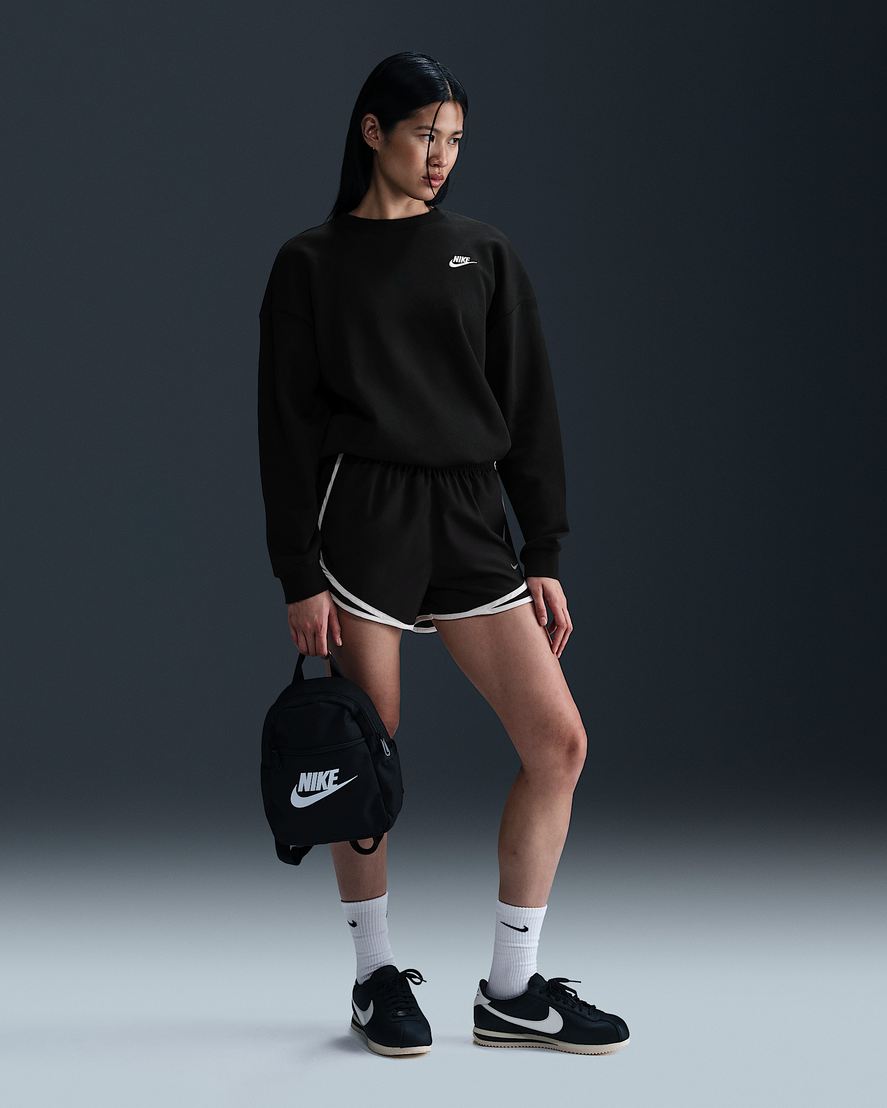 Nike Sportswear Club Fleece Women's Loose Crew-Neck Sweatshirt - 4