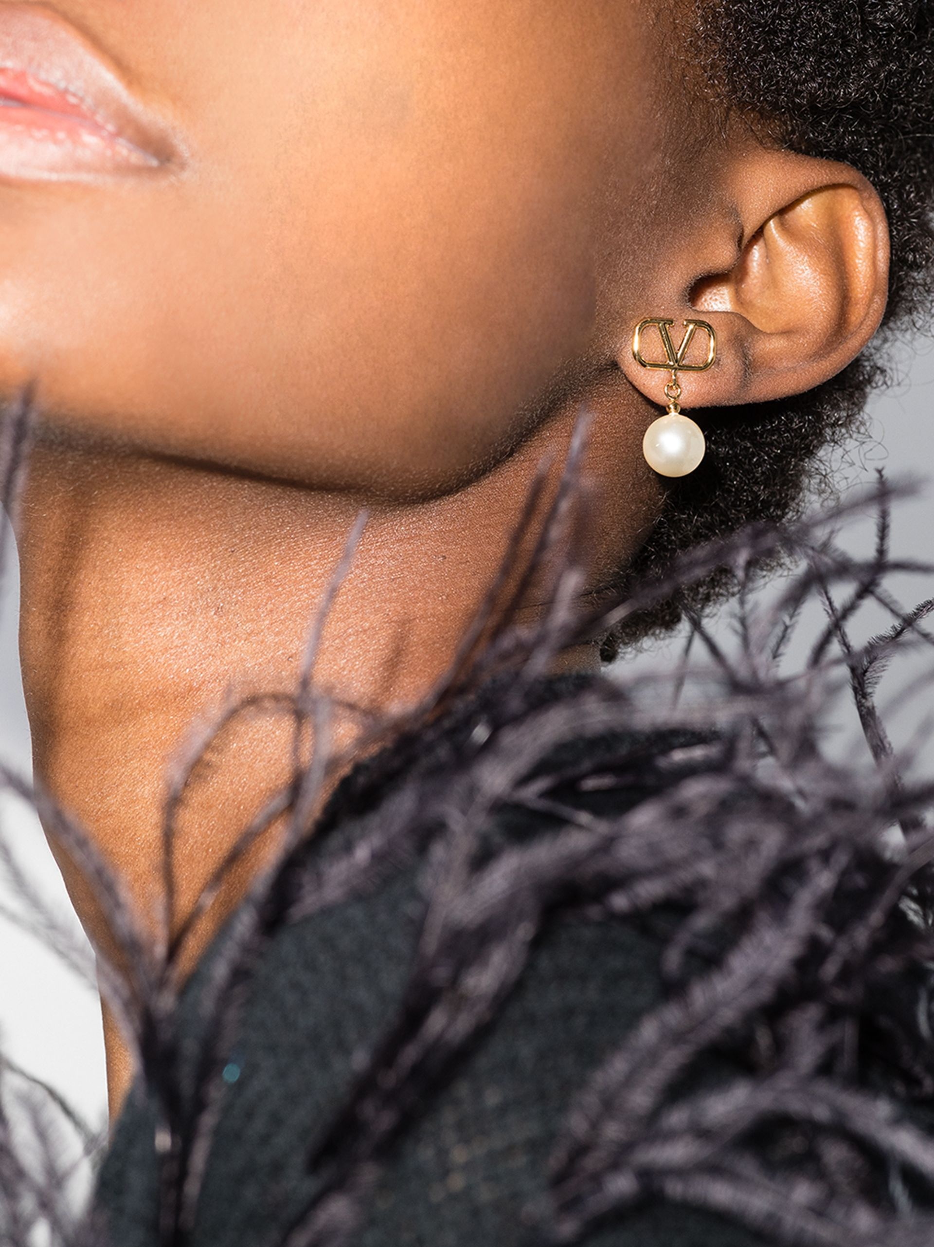 gold tone VLOGO pearl drop earrings - 2