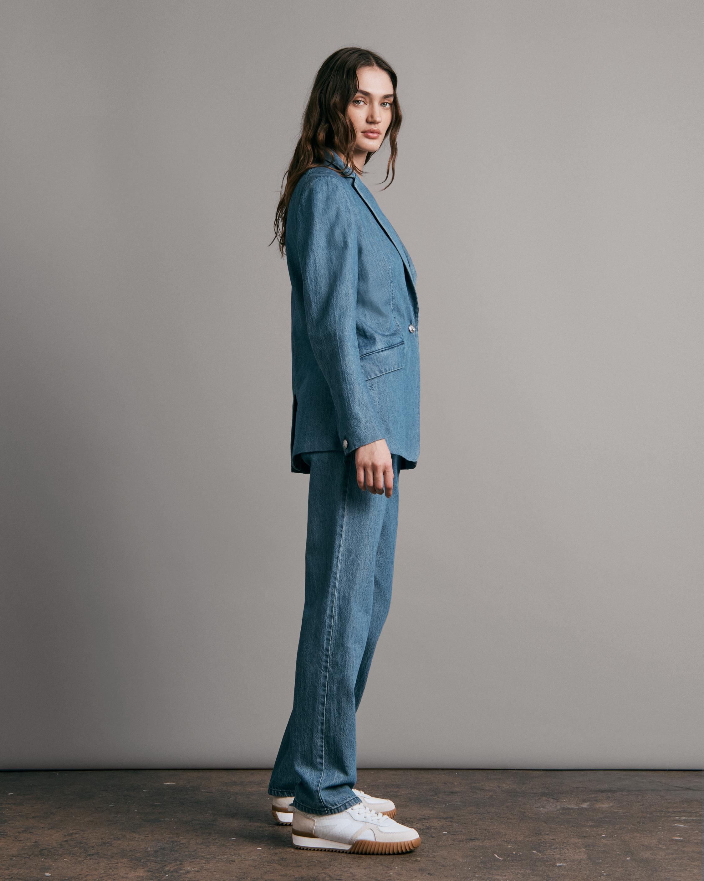 Margot Linen Blazer
Classic Fit Blazer - 4