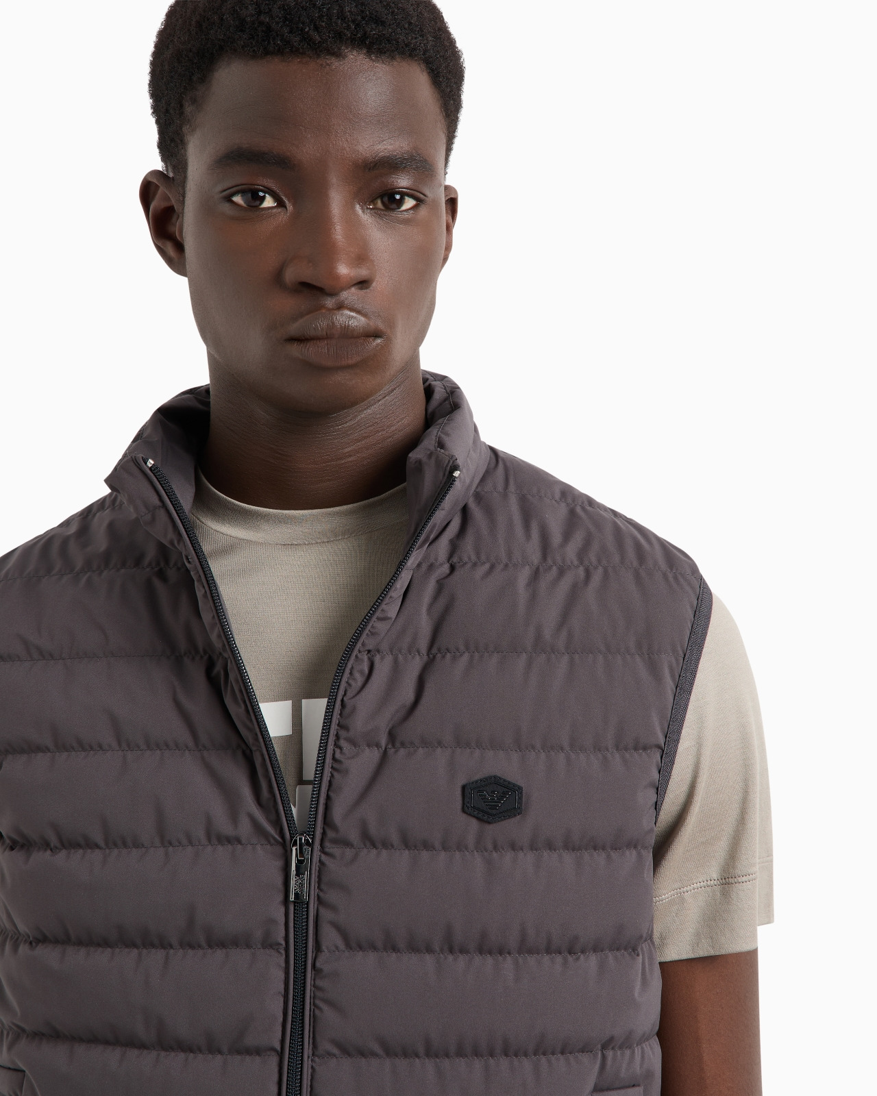 Sleeveless full-zip down jacket in quilted nylon with eagle logo patch - 5