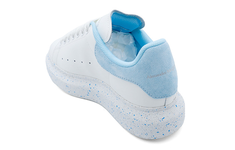 (WMNS) Alexander McQueen Larry Oversized Low-Top Sneakers 'White Sky Blue' 708068WICG78973 - 4