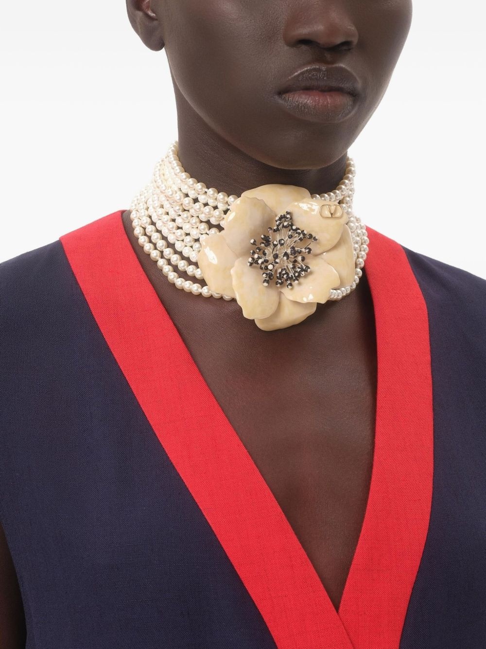 FLEUR LUMINEUSE NECKLACE IN METAL, ENAMEL, PEARLS AND FABRIC - 2