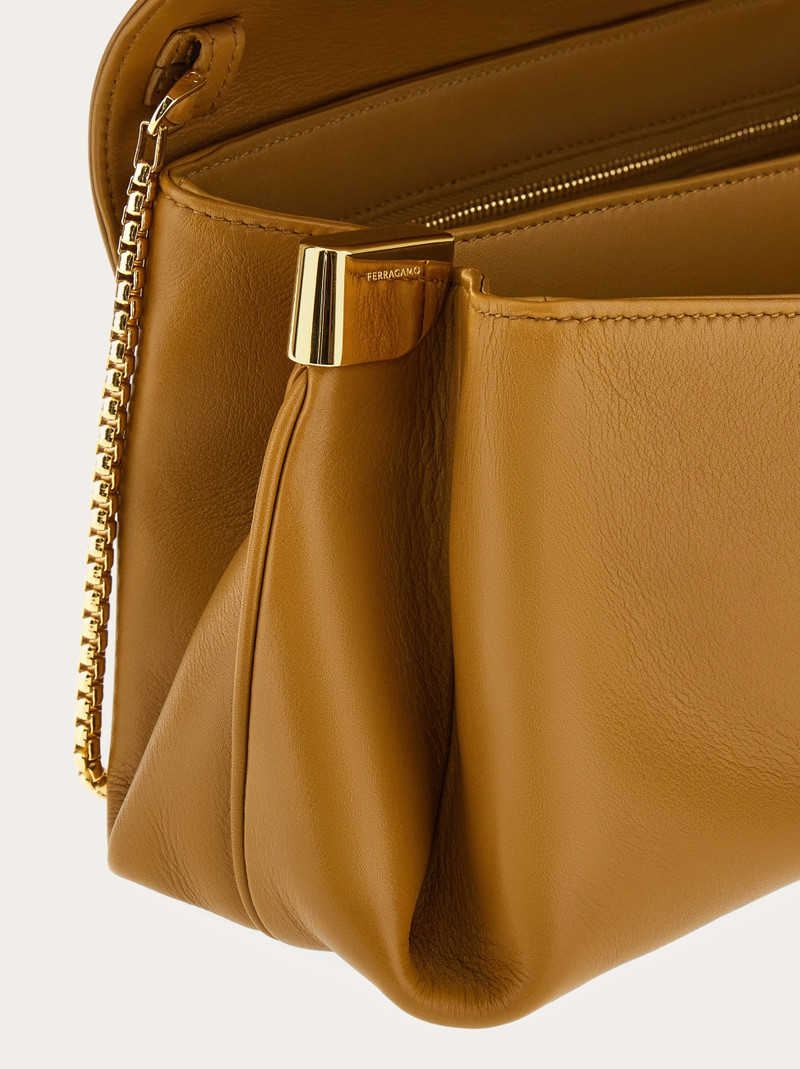 Front flap crossbody bag (M) 9