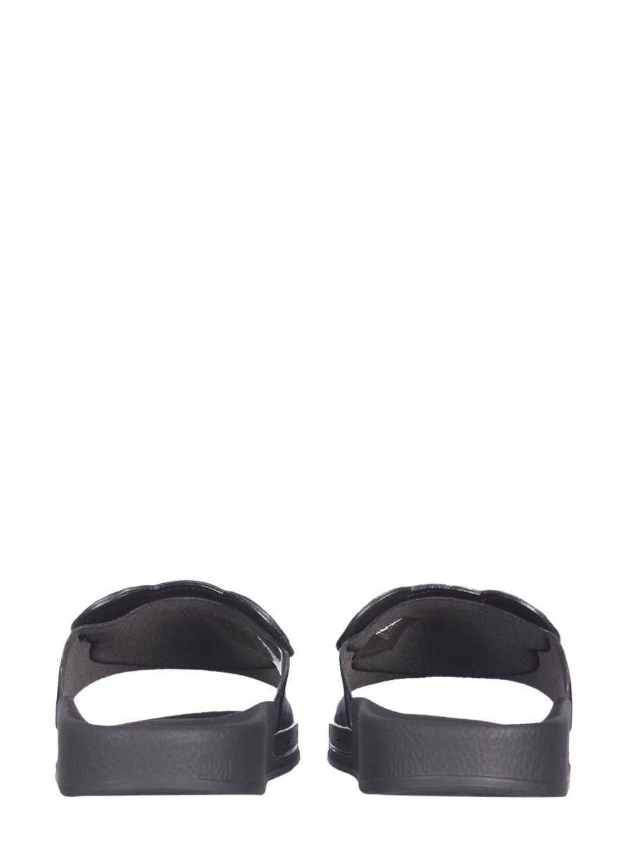 サンダル・ミュール Moschino SS22 SLIDE TEDDY BEAR SANDALS (MA28662G0E_M14000) Moschino Slide Teddy Bear Sandals | italist