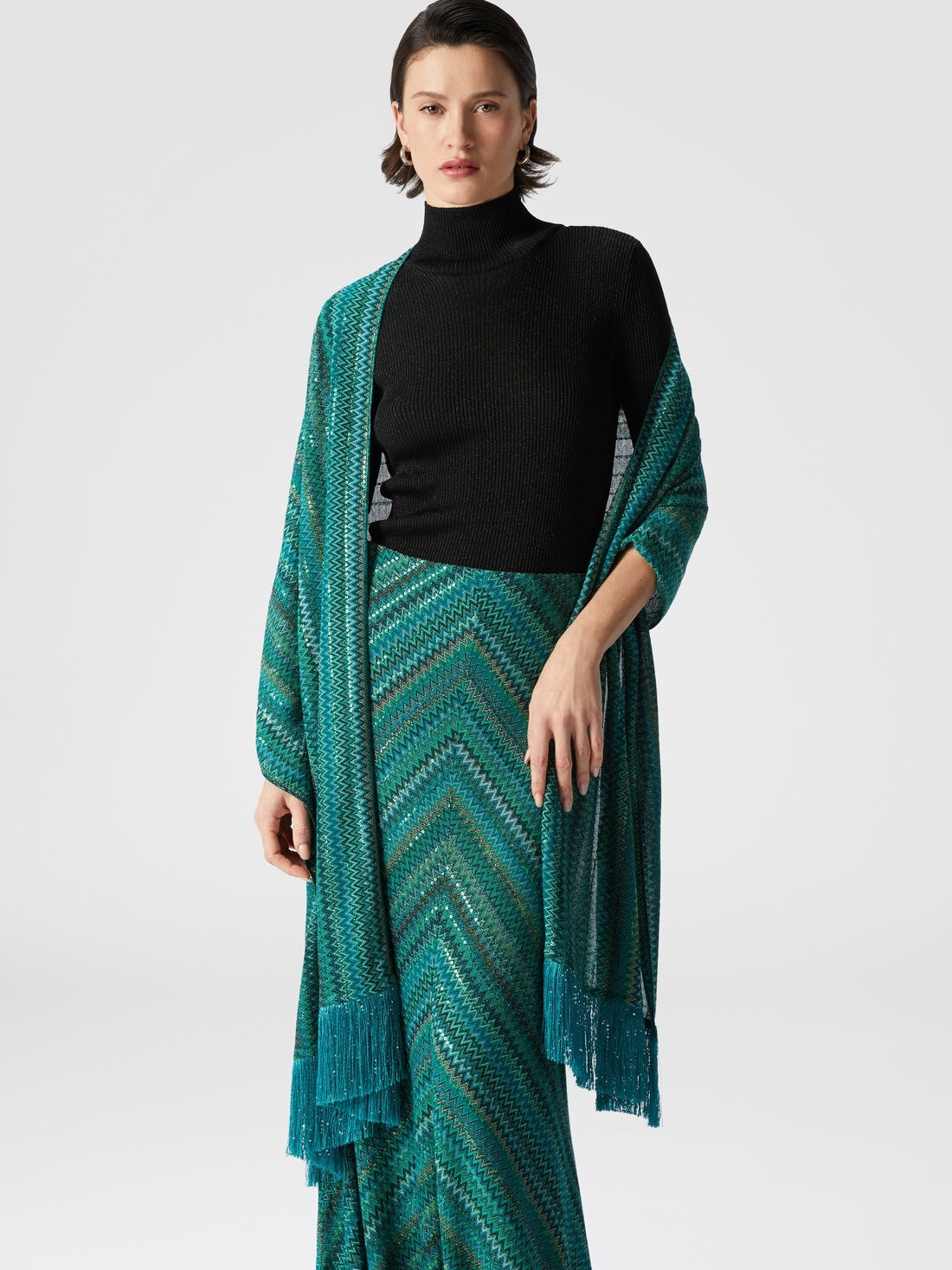 Viscose stole in zig zag lamé with sequins and fringes 3