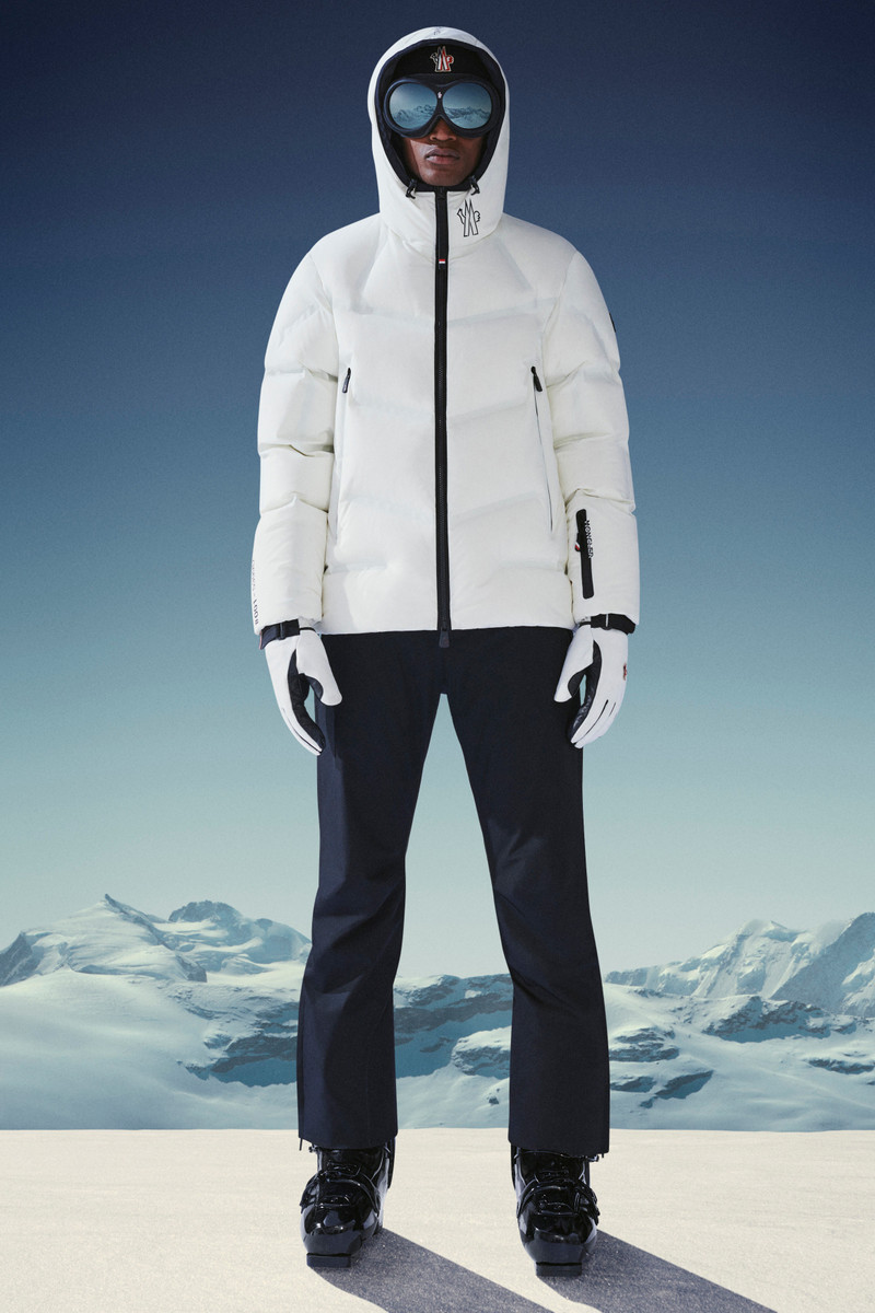 Moncler Arcesaz Short Down Jacket outlook