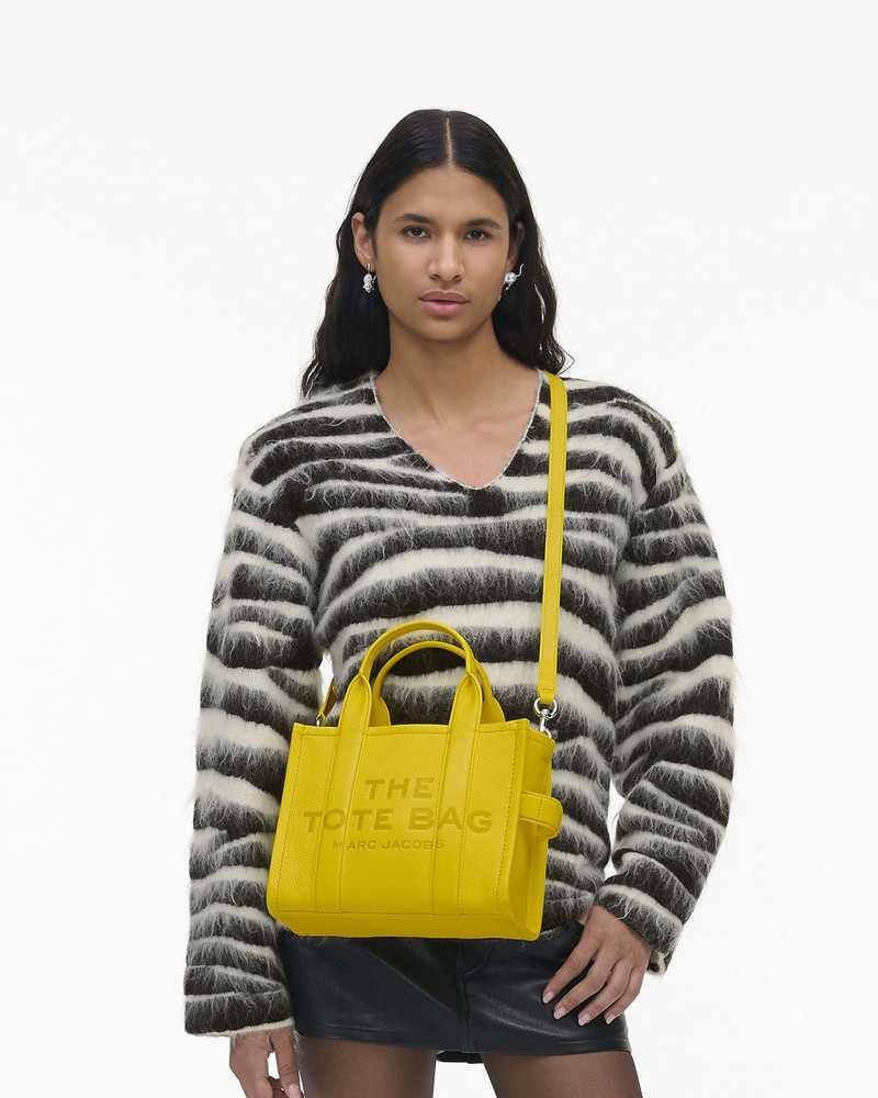 Marc Jacobs LEATHER SMALL TOTE 부대 outlook