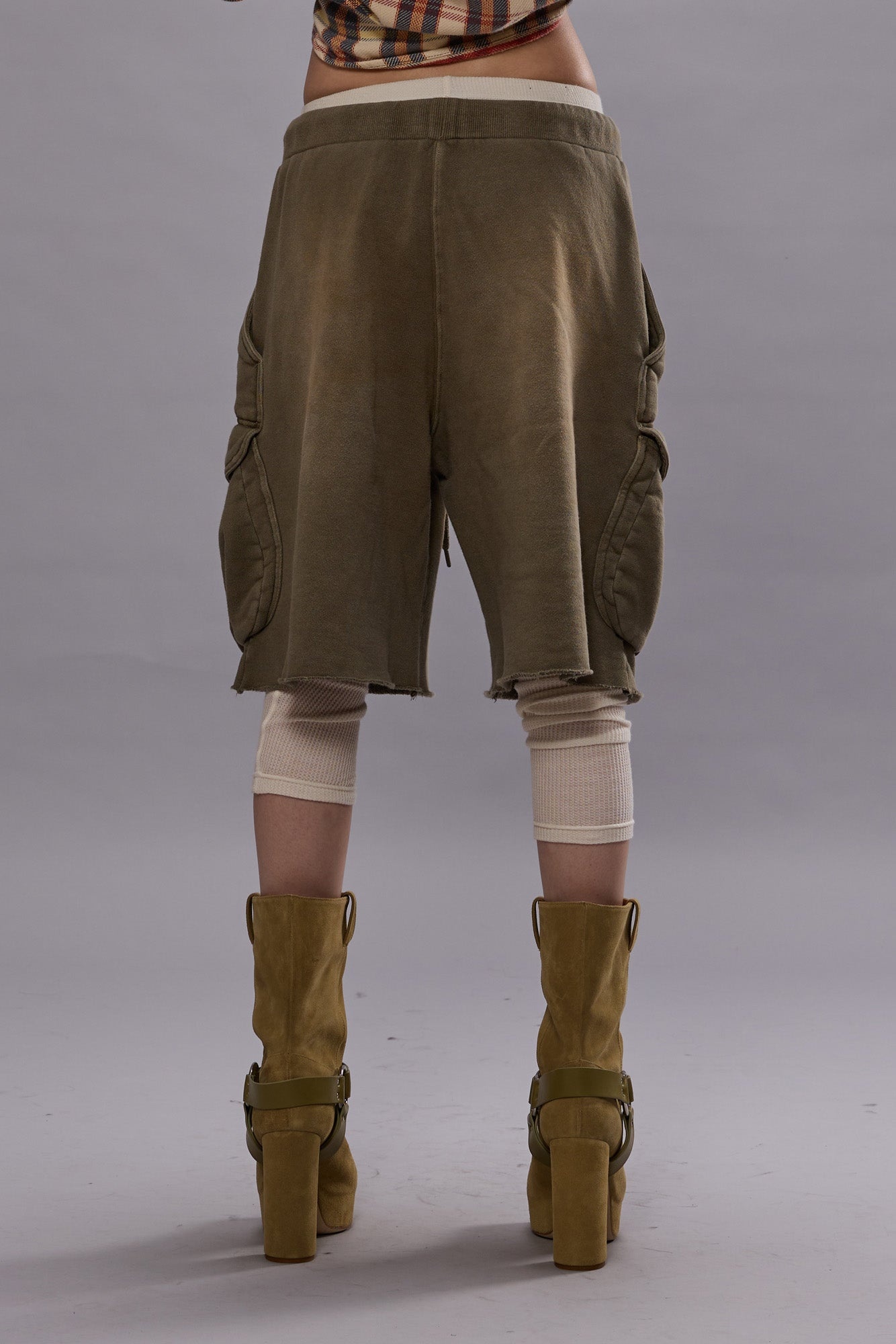 MULTIPOCKET RELAXED SWEATSHORTS - FADED OLIVE - 3