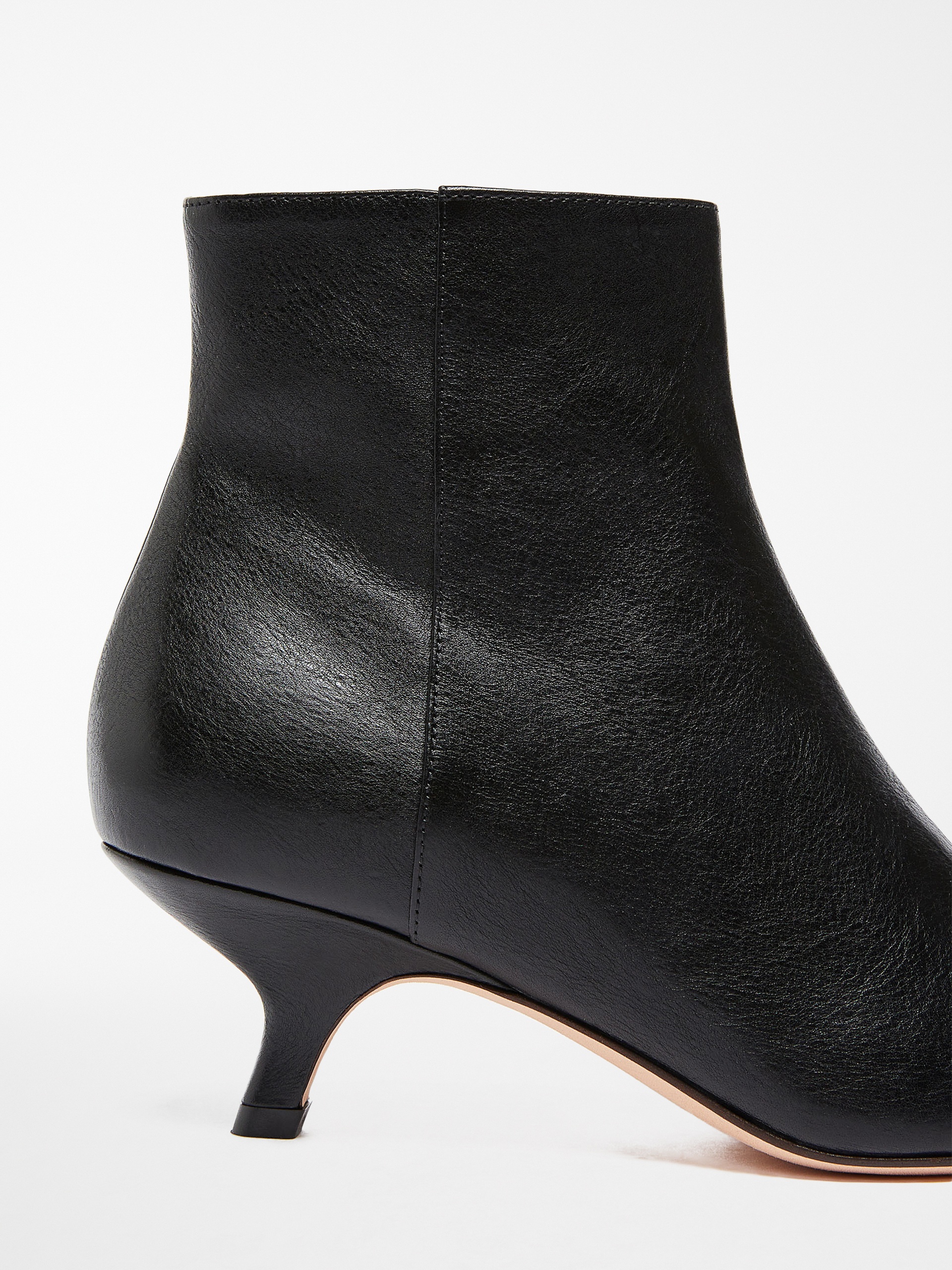 Square-toe ankle boots - 5