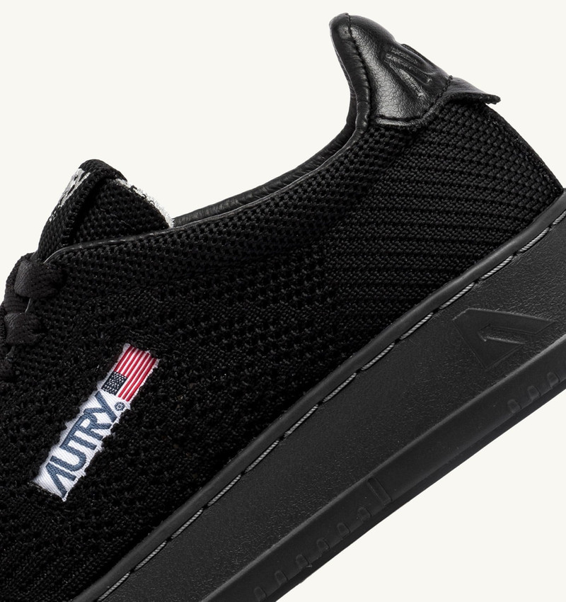 MEDALIST EASEKNIT LOW SNEAKERS IN BLACK FABRIC 6